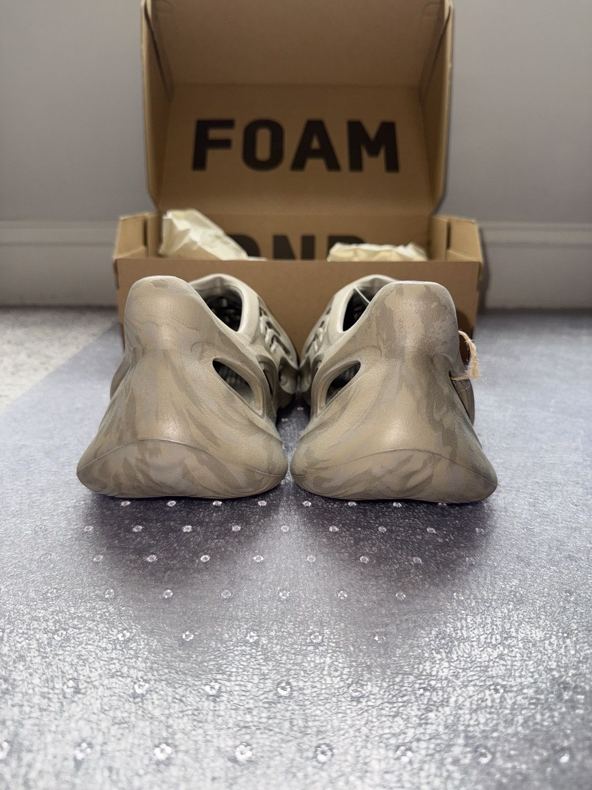 Yeezy Yeezy Foam RNNR Stone Sage Size US 10 / EU 43 - 4 Thumbnail