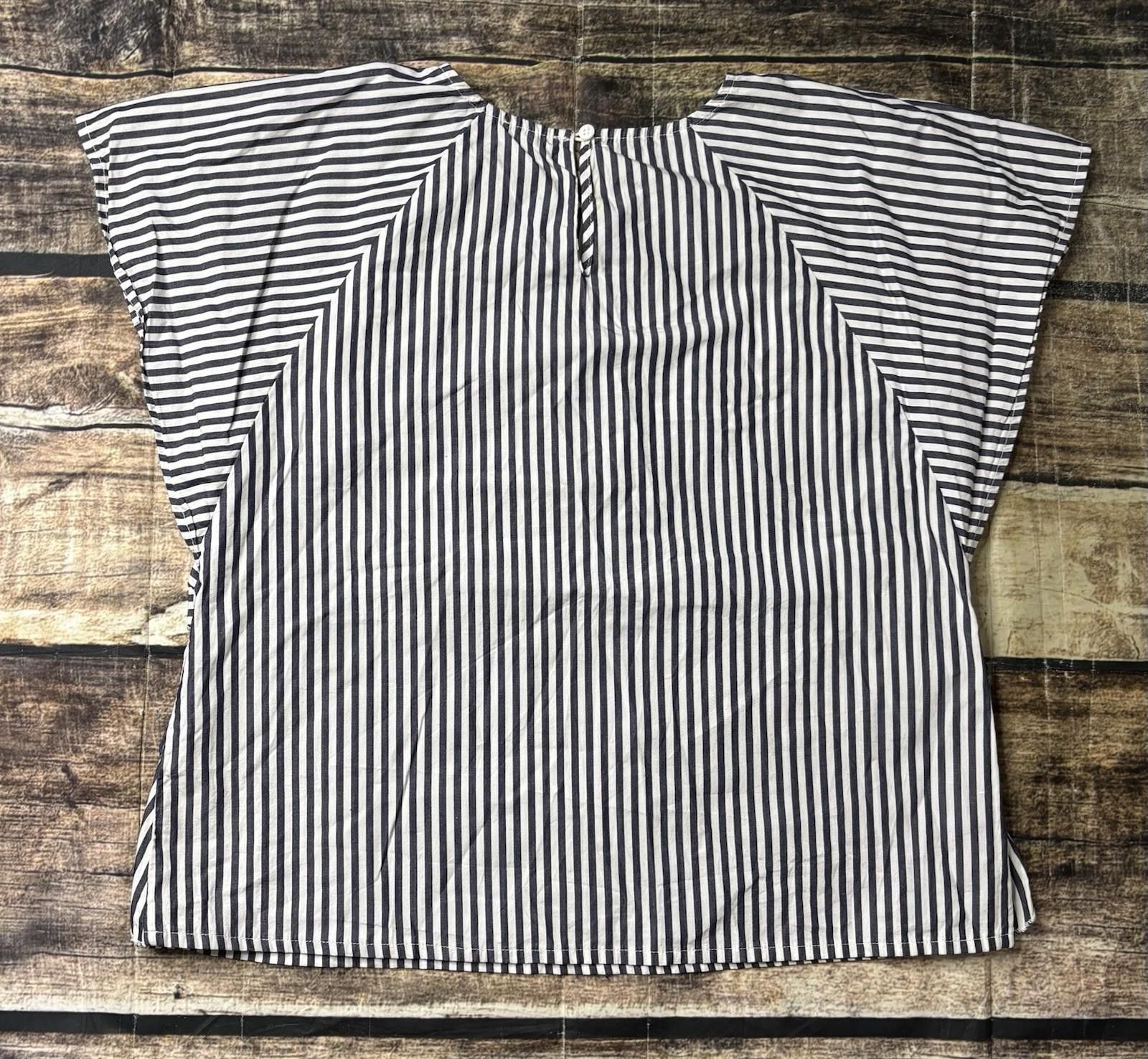 Saks Fifth Avenue Saks Fifth Avenue Top Women's Medium Ruffle Puff Sleeves Size M / US 6-8 / IT 42-44 - 3 Thumbnail