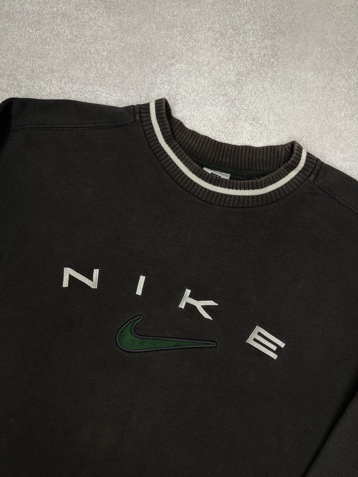 Nike Vintage Nike Big Logo Swoosh Sweatshirt Brown Y2K ACG TN Size US XL / EU 56 / 4 - 5 Thumbnail