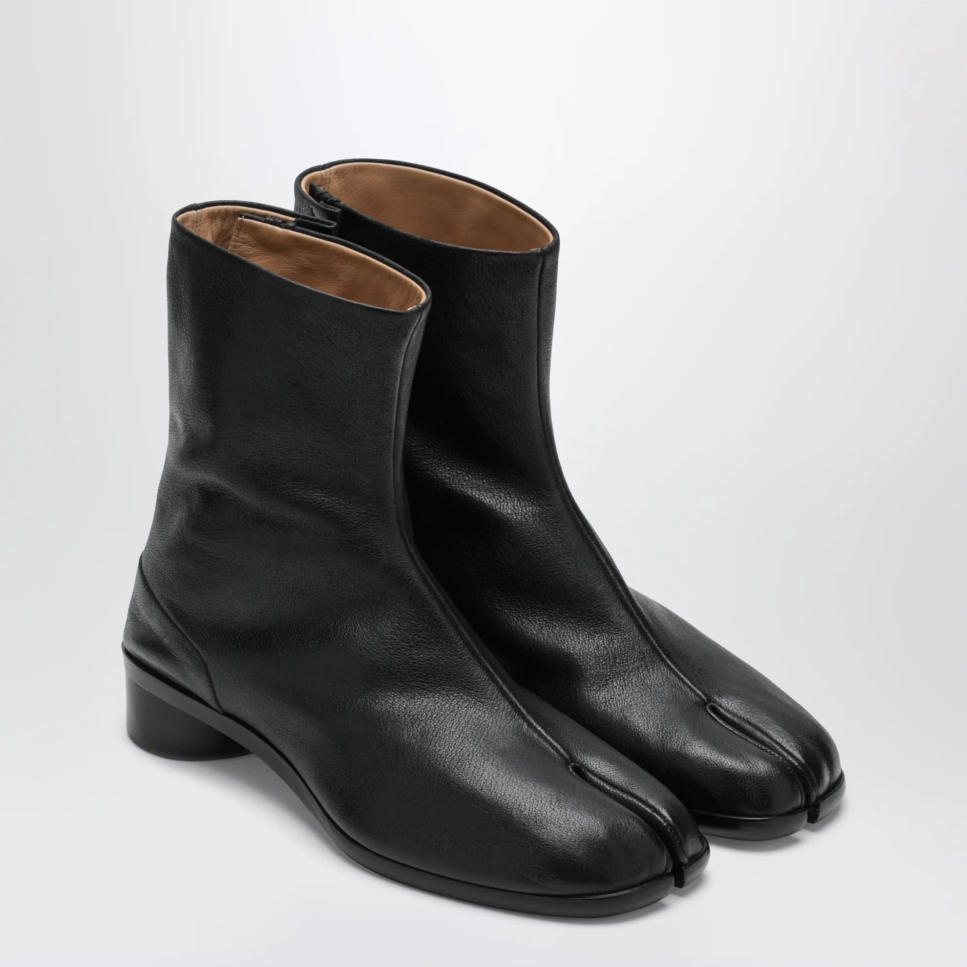 Maison Margiela o1d2blof0526 Leather Tabi Ankle Boots in Black Size US 8 / EU 41 - 2 Thumbnail