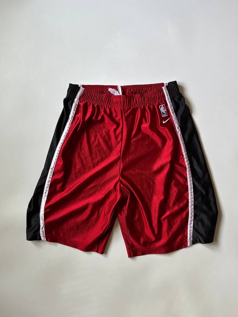 NBA Vintage Nike Miami Heats Shorts size L 34” Size US 34 / EU 50 - 1 Thumbnail