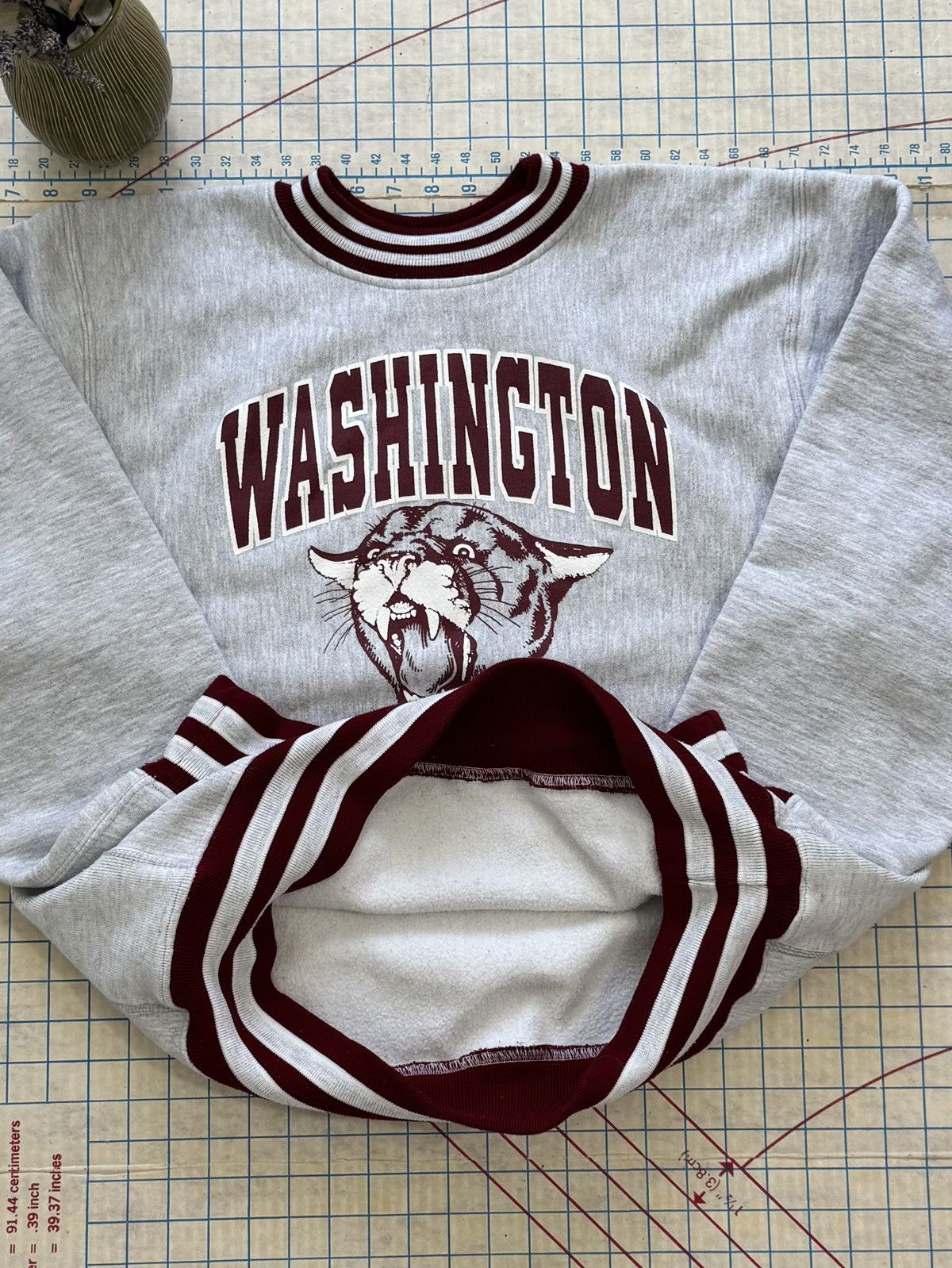 NCAA Vintage Washington Cougars Reverse Weave Style Ringer Crew Size US XL / EU 56 / 4 - 9 Thumbnail
