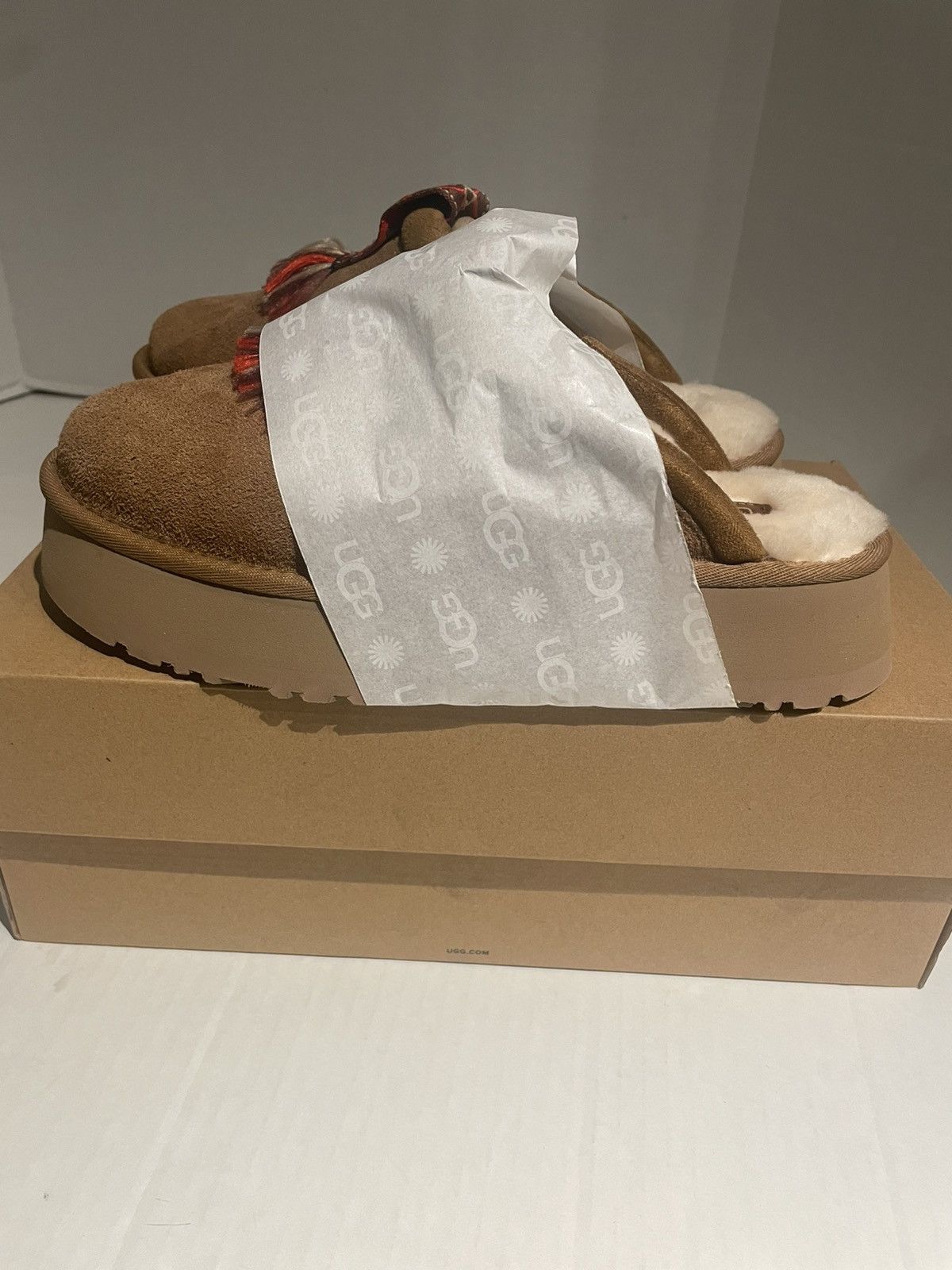 Ugg UGG women’s Slippers Size US 9 / IT 39 - 2 Thumbnail