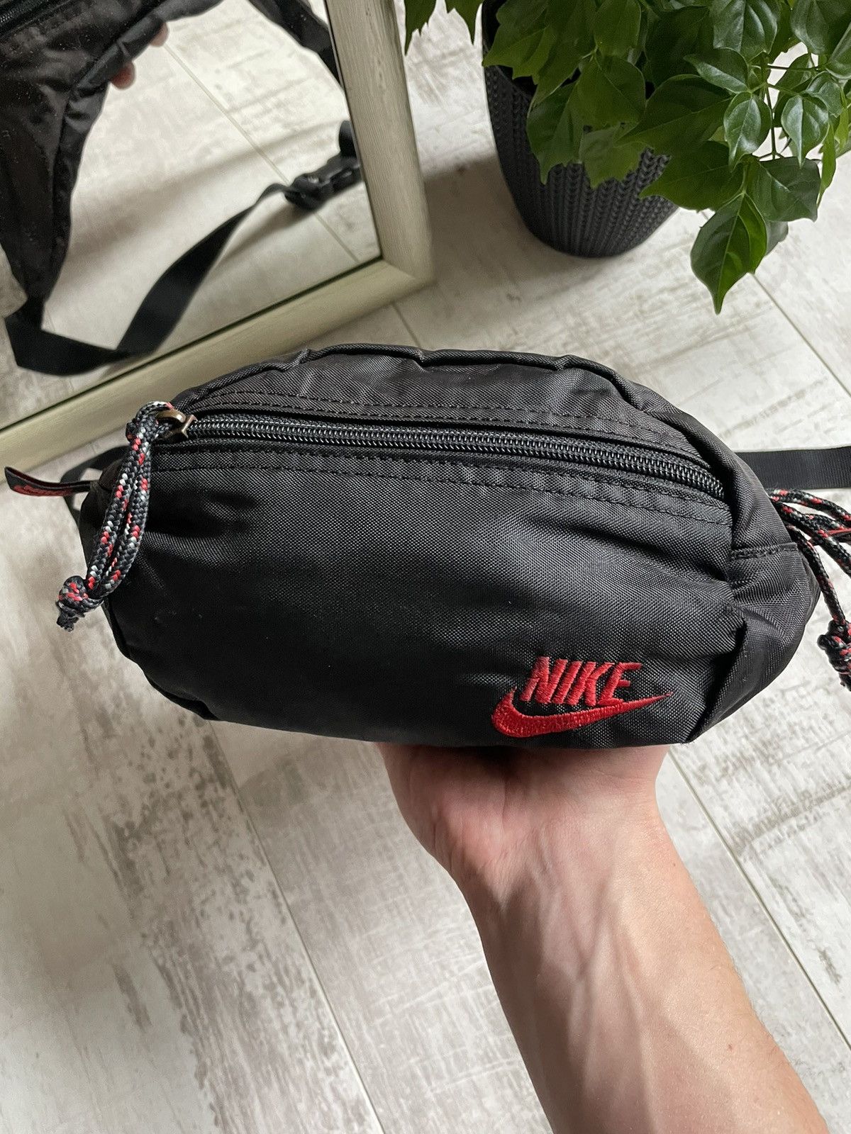 Nike × Vintage Vintage Nike 90’s Sling Bag Messenger Brown Y2K Swoosh Size ONE SIZE - 2 Thumbnail