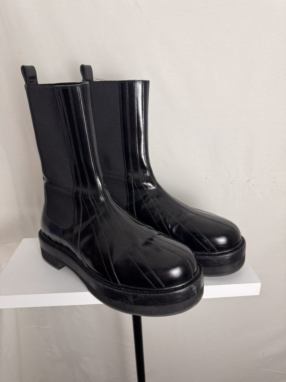RUNWAY Winona black boot