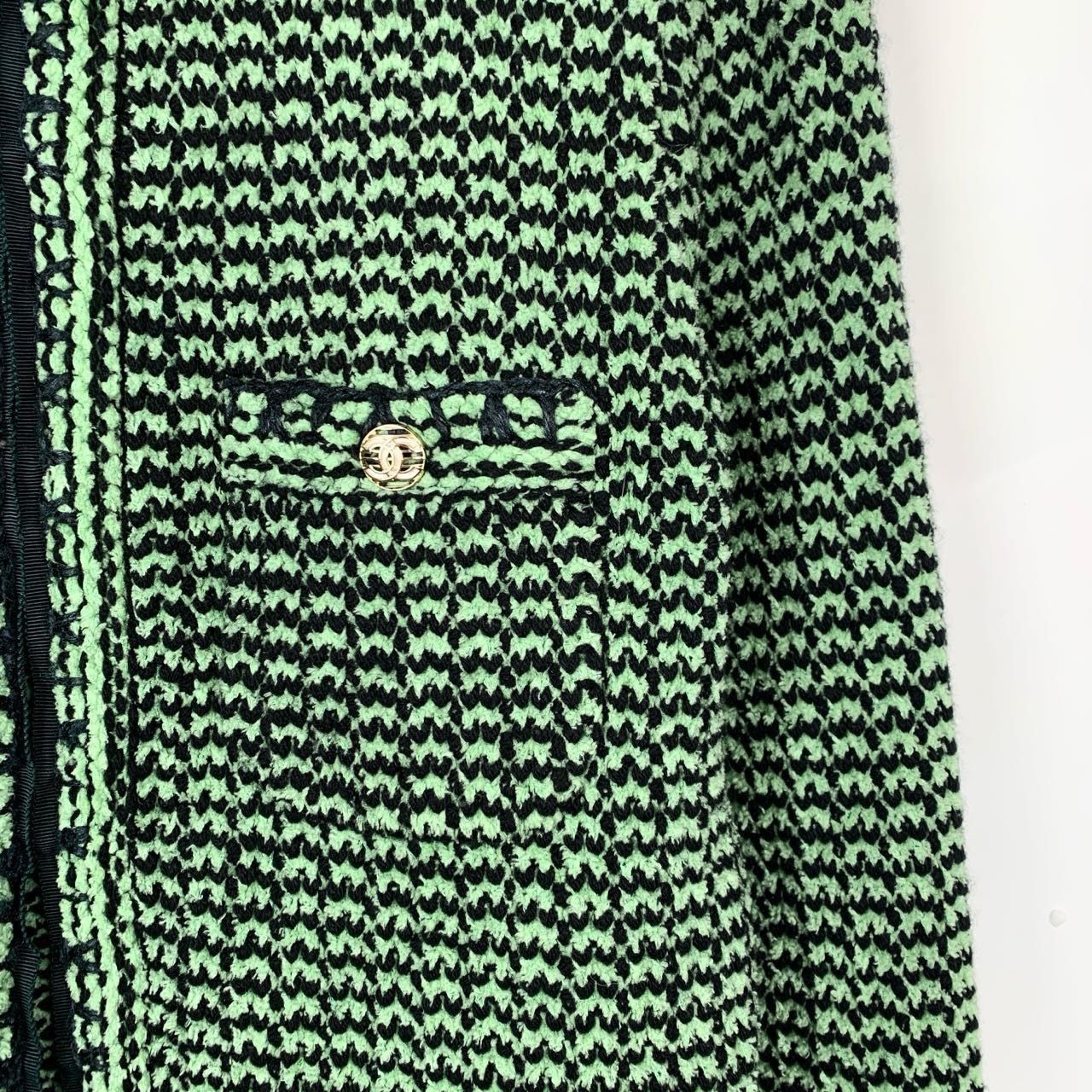 Chanel Chanel Tweed Green & Black Jacket Size 36 With Gold Button D Size XS / US 0-2 / IT 36-38 - 4 Thumbnail