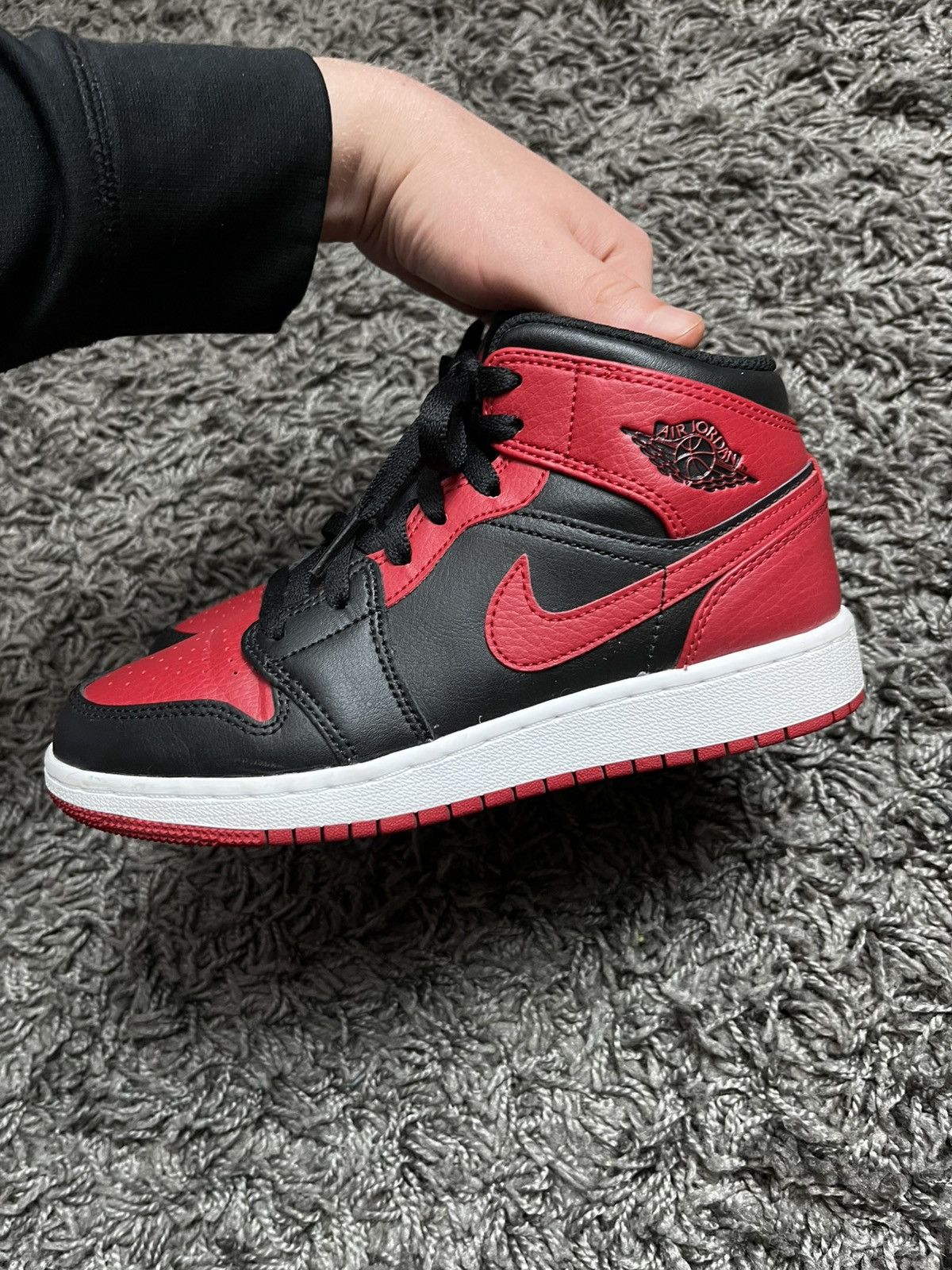 Nike Air Jordan 1 Mid GS "Bred" Classic Red/Black Sneakers Size US 6.5 / IT 36.5 - 4 Thumbnail