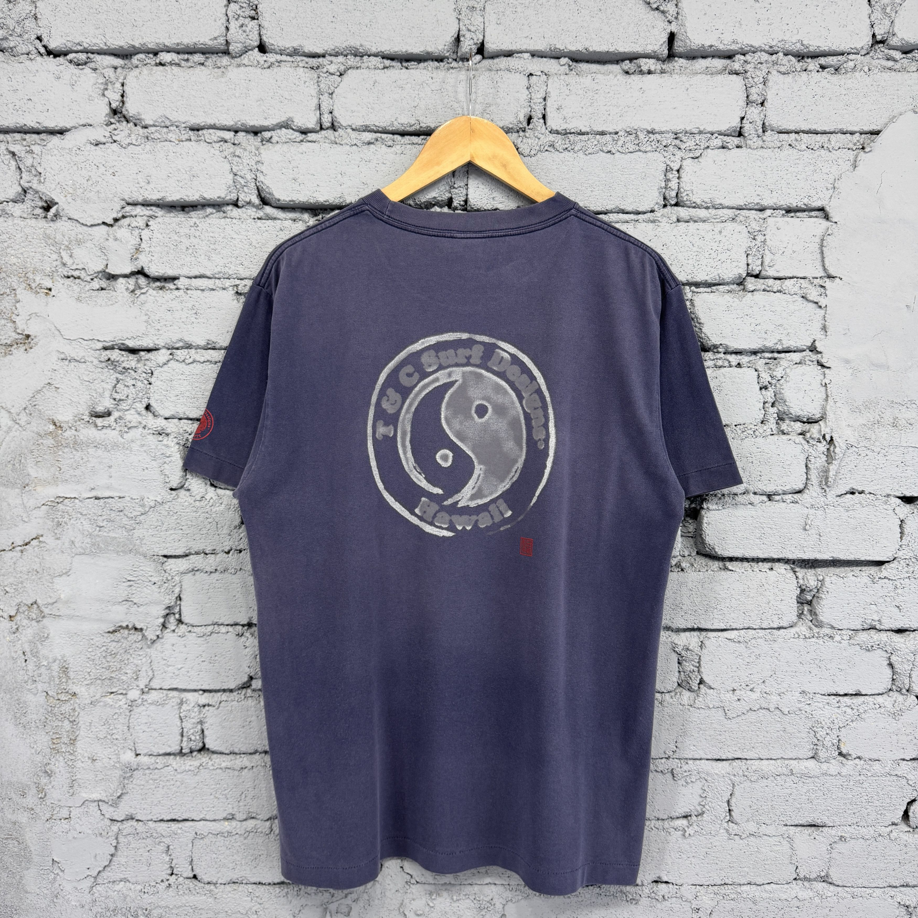 Vintage Vintage T&C Surf Design Hawaii Sunfaded Tshirt Size US L / EU 52-54 / 3 - 1 Thumbnail