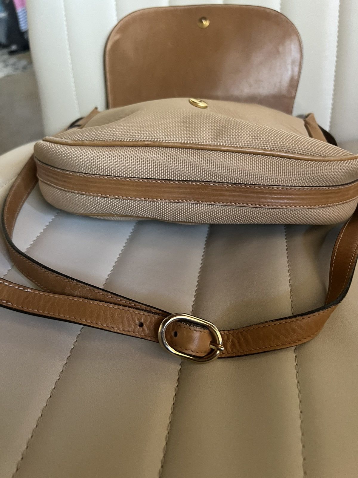 Gucci Gucci Vintage Tan and Brown Shoulder Bag Timeless Rare Size ONE SIZE - 8 Thumbnail