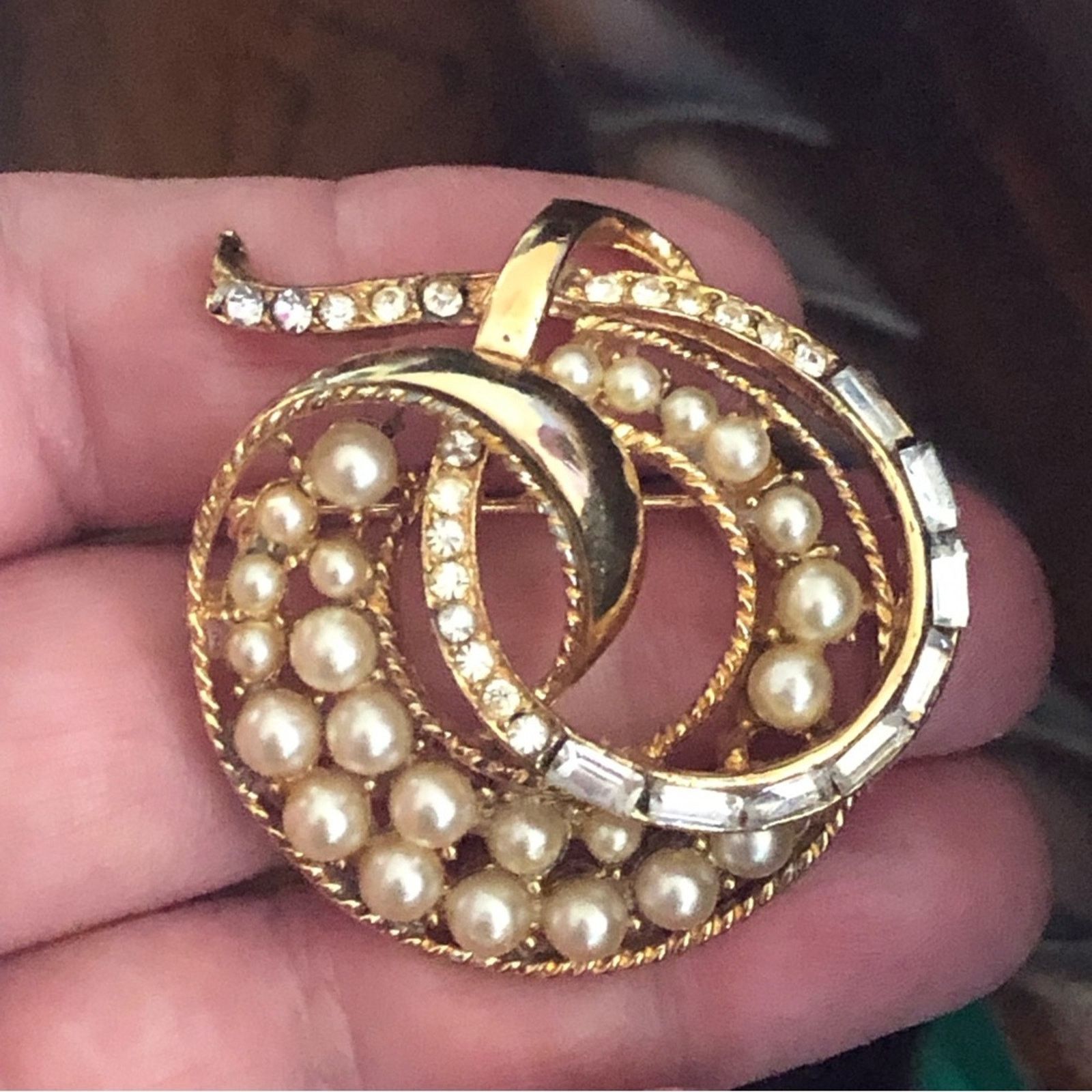 Vintage Vintage 60s faux pearl baguette rhinestone swirl brooch pin Size ONE SIZE - 6 Thumbnail