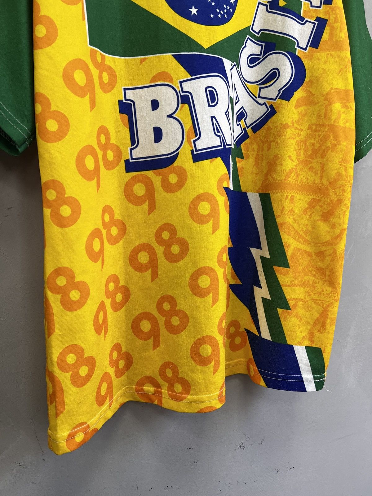 Nike Brasil football jersey overprint blokecore 90s t shirt Size US M / EU 48-50 / 2 - 12 Thumbnail