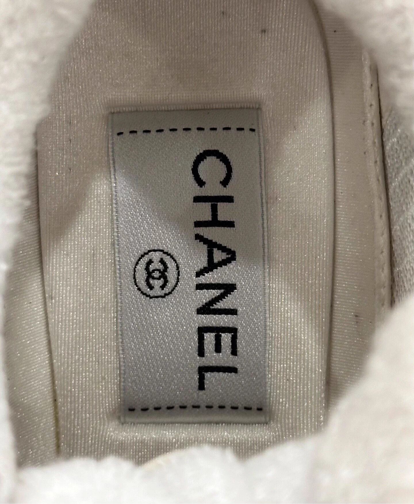 Chanel Chanel Women's White Side Embossed CC Sneaker 37.5 Size US 7 / IT 37 - 8 Thumbnail