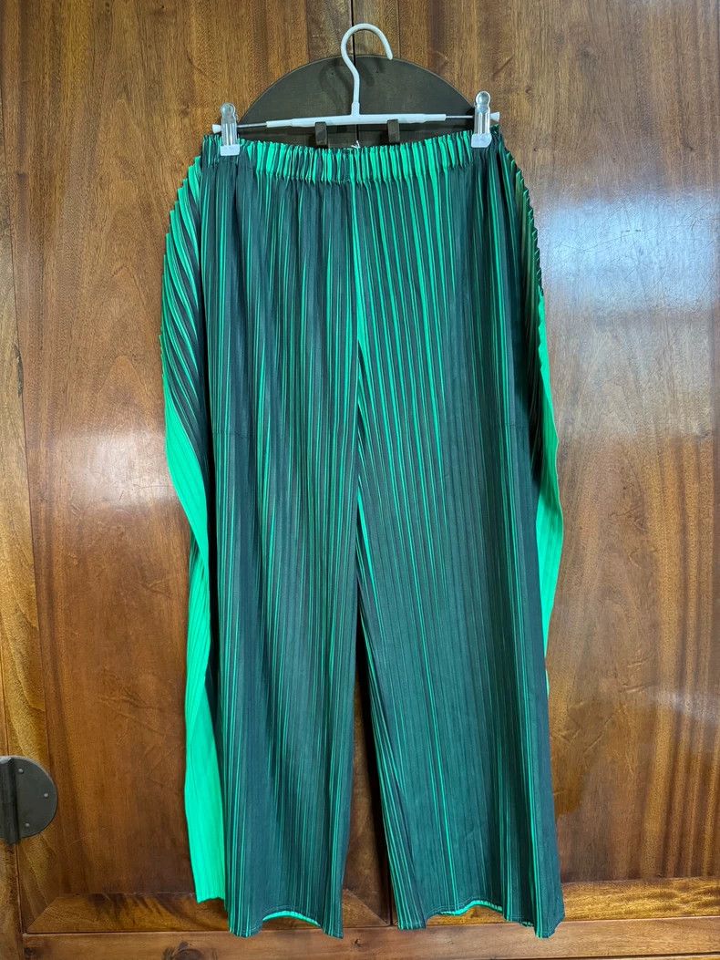 Issey Miyake Issey Miyake size:1 Green pleated kelp pants Size 22" - 9 Thumbnail