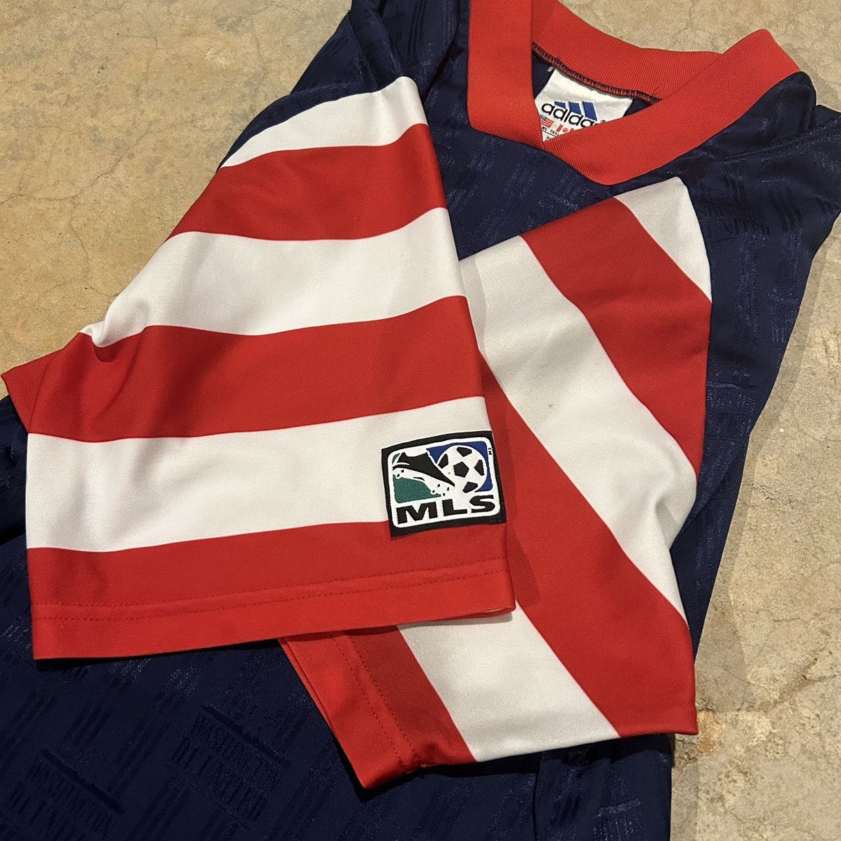 Adidas × Vintage Rare Vintage 1997/1998 DC United MLS Soccer Jersey Size US XL / EU 56 / 4 - 4 Thumbnail