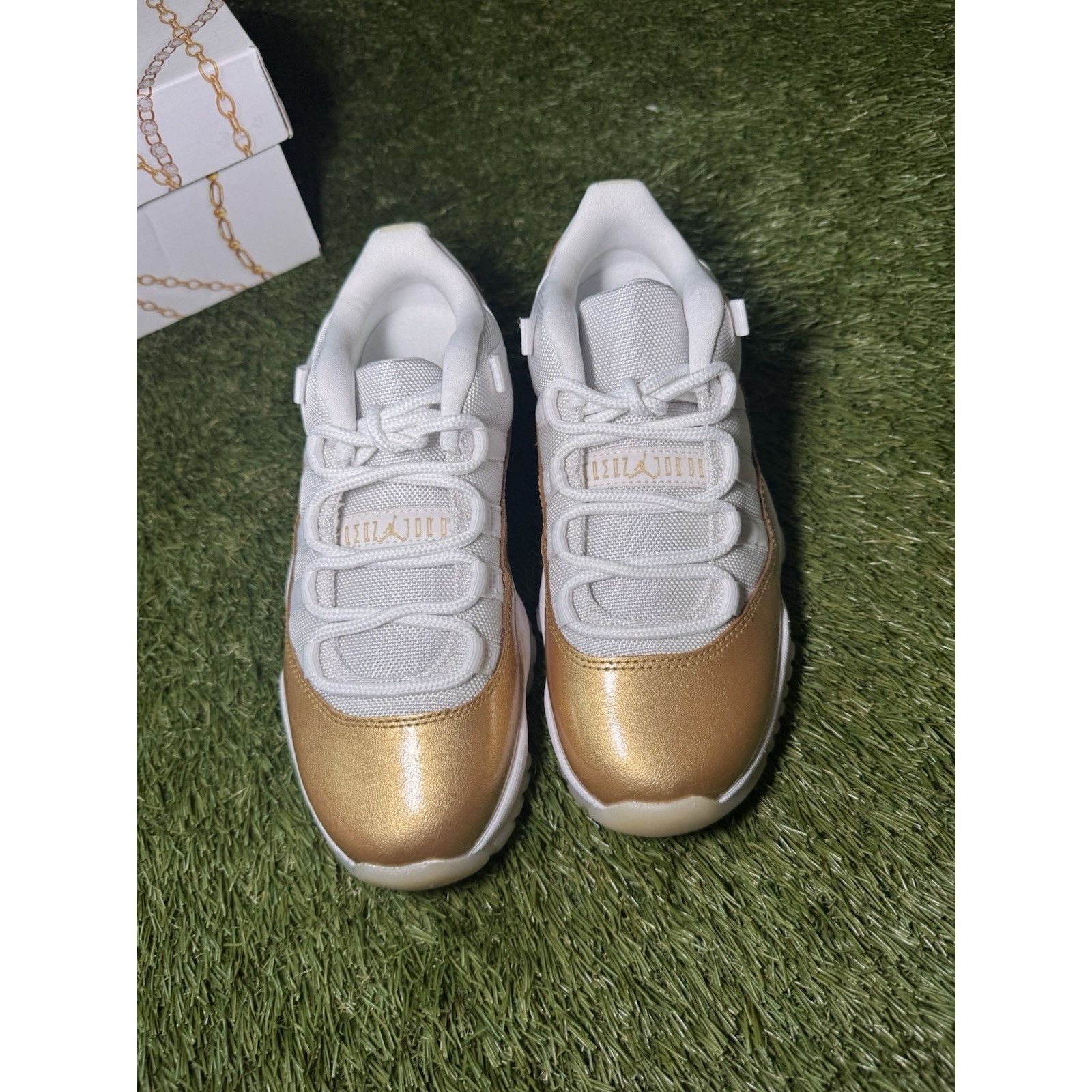 Nike Nike Air Jordan 11 Retro Low Mother's Day AH7860-102 Women's Size US 6 / IT 36 - 4 Thumbnail