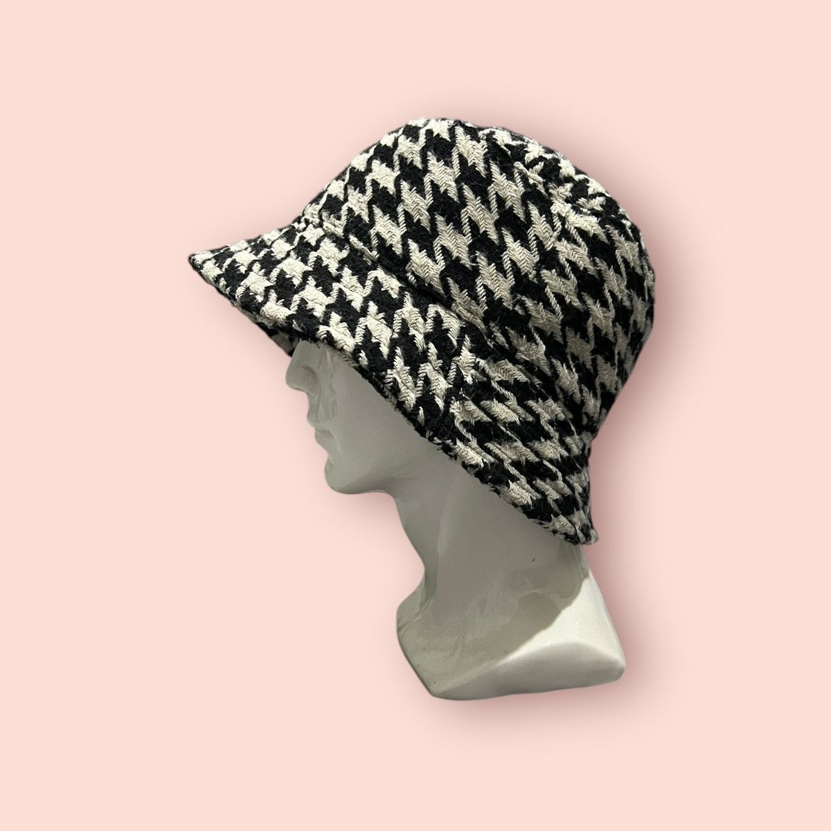 Edition Japan × H&M × L.O.G.G. VINTAGE H&M HOUNDSTOOTH BUCKET HAT Size ONE SIZE - 6 Thumbnail