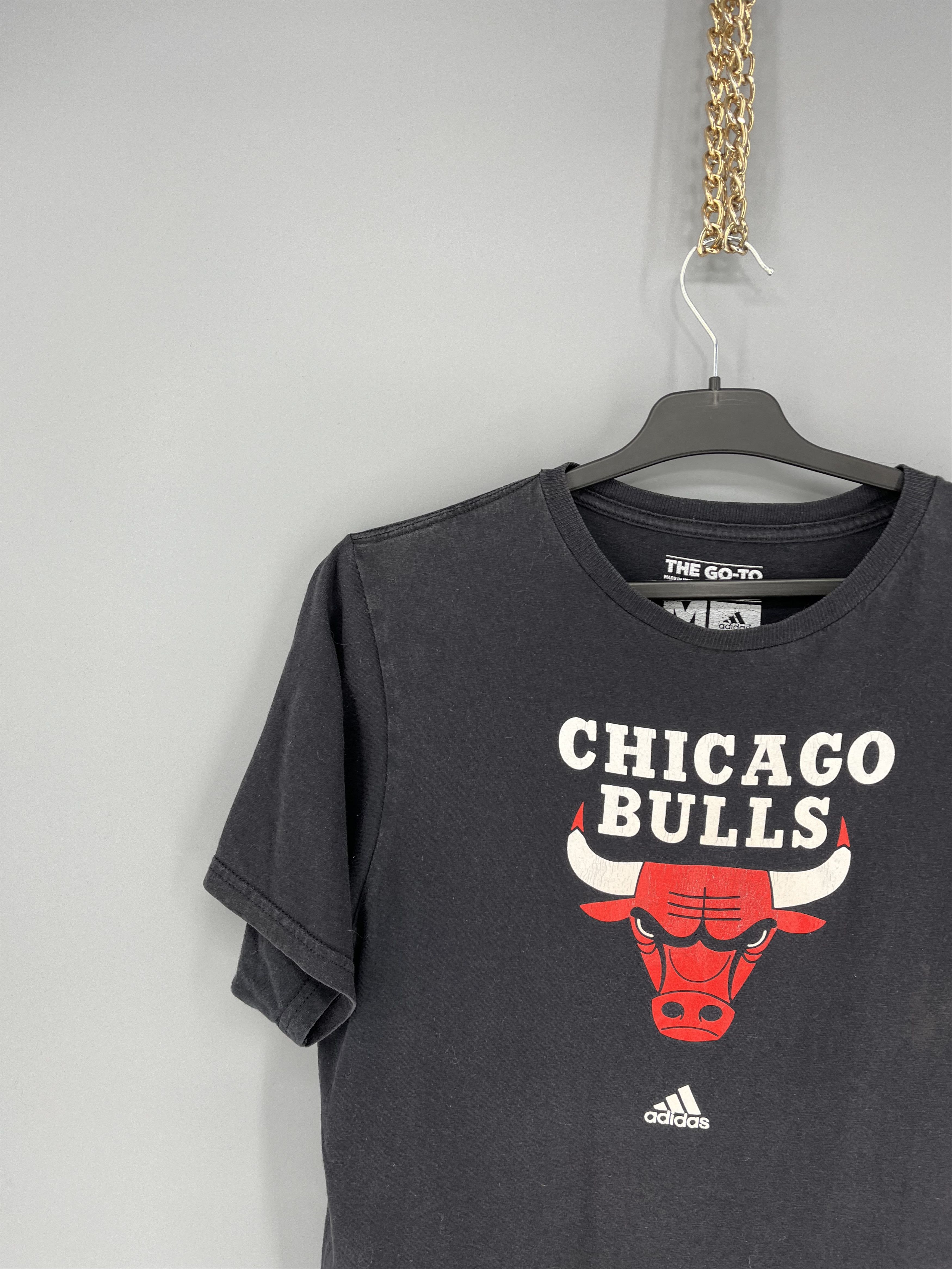 Adidas Adidas The Go To Tee Chicago Bulls T-Shirt Mens Medium Black Size US M / EU 48-50 / 2 - 4 Thumbnail
