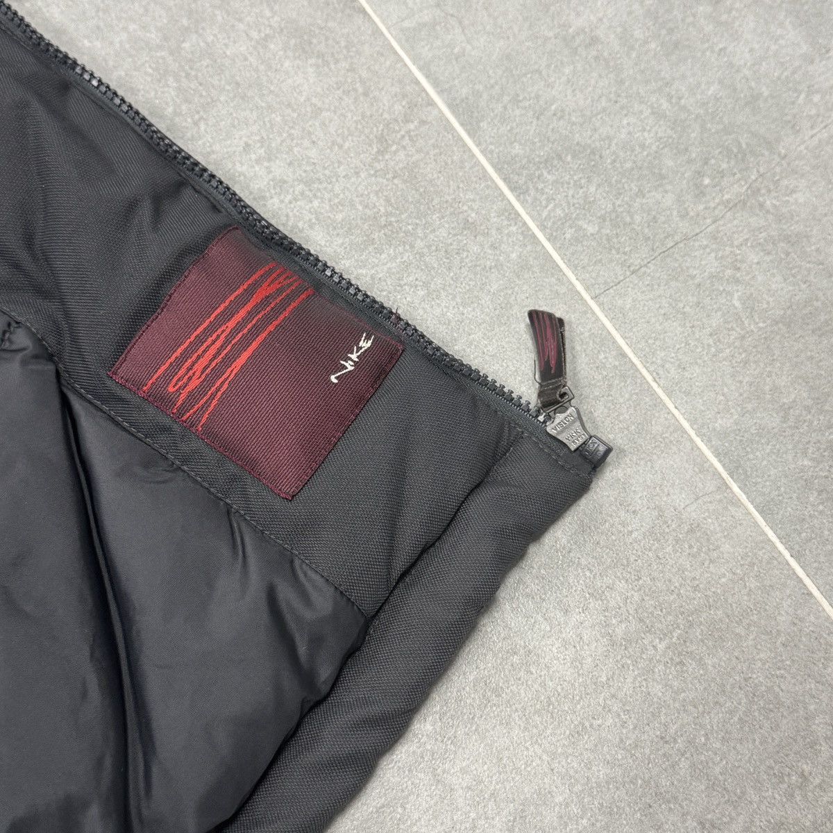 Nike Vintage Nike Nylon Insulated Hooded Jacket 90s Men Size M Size US M / EU 48-50 / 2 - 17 Thumbnail