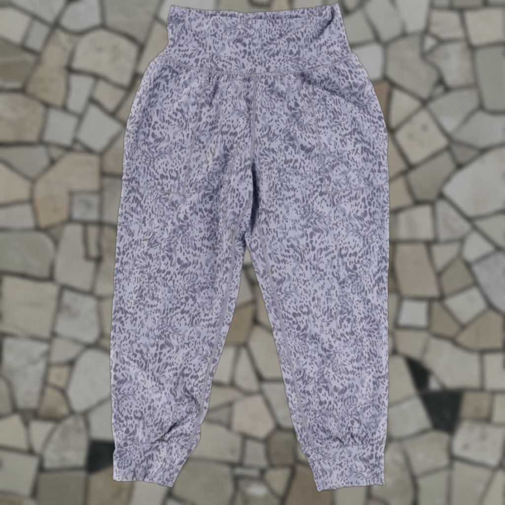 Athleta VINTAGE Athleta Salutation Crop Woven Jogger Purple Patterned Women's S Size 28" / US 6 / IT 42 - 1 Thumbnail