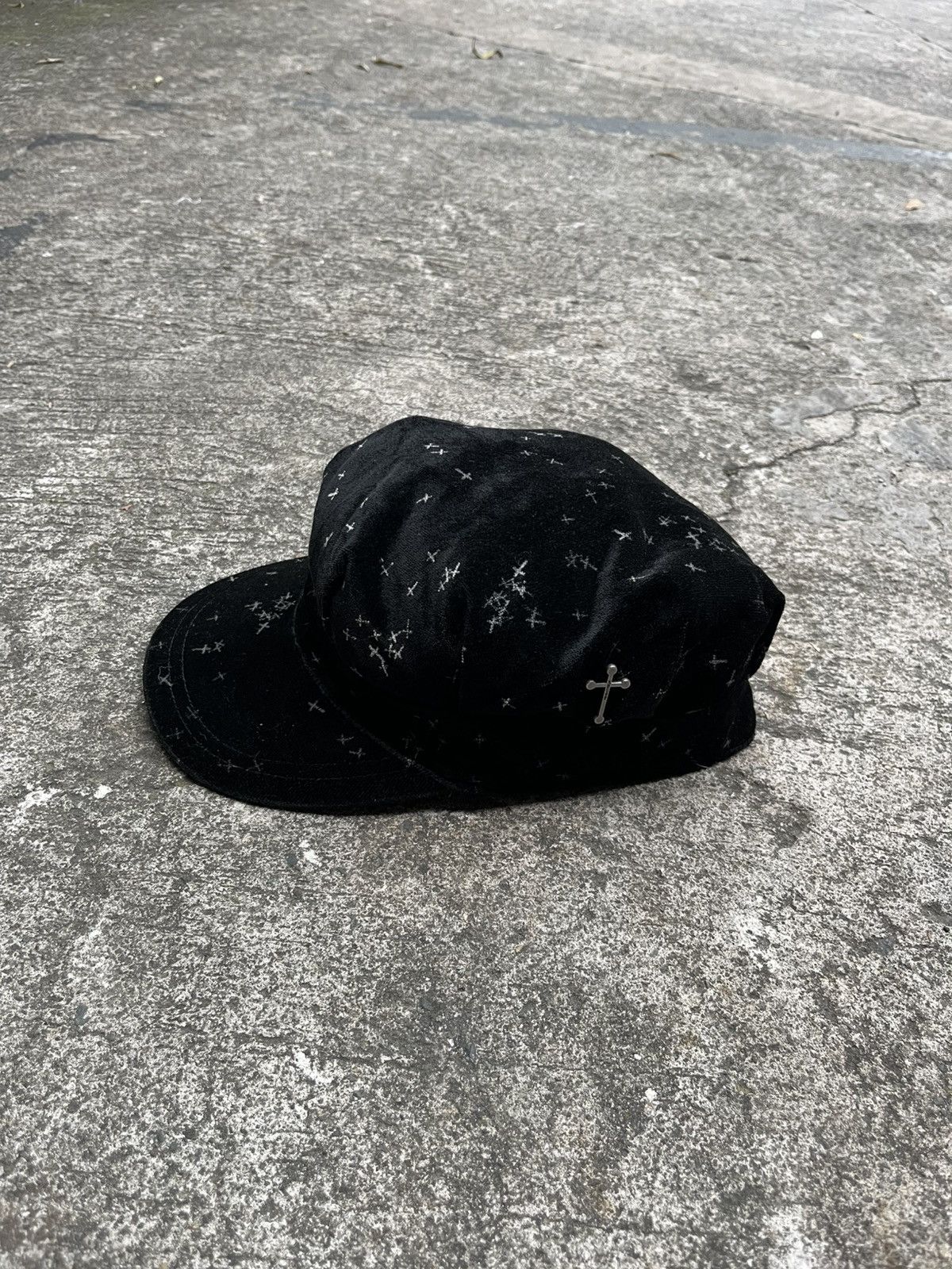 Japanese Brand × Undercover Undercover AW02 Velour Cross Pattern Hat Size ONE SIZE - 1 Thumbnail