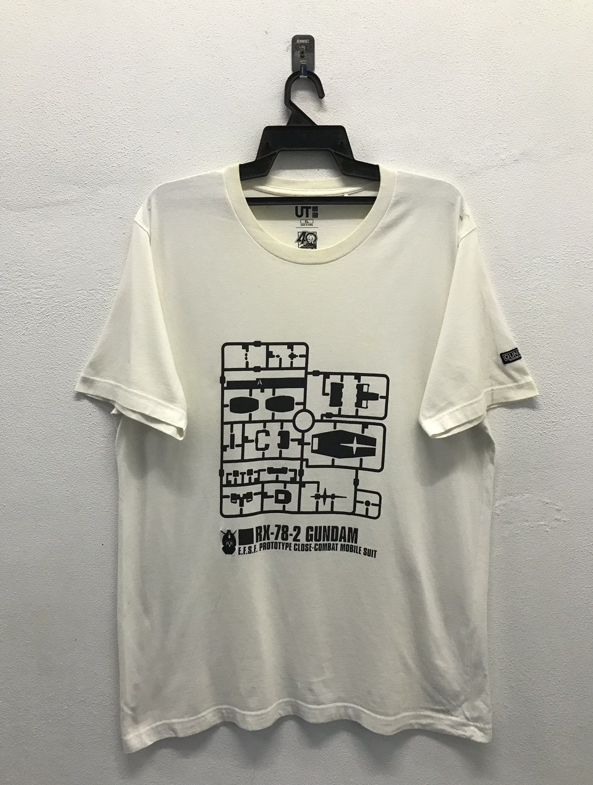 Anime × Japanese Brand × Uniqlo Vintage Uniqlo 40th Anniversary Gunpla RX-78-2 Gundam Shirt Size US XL / EU 56 / 4 - 1 Thumbnail