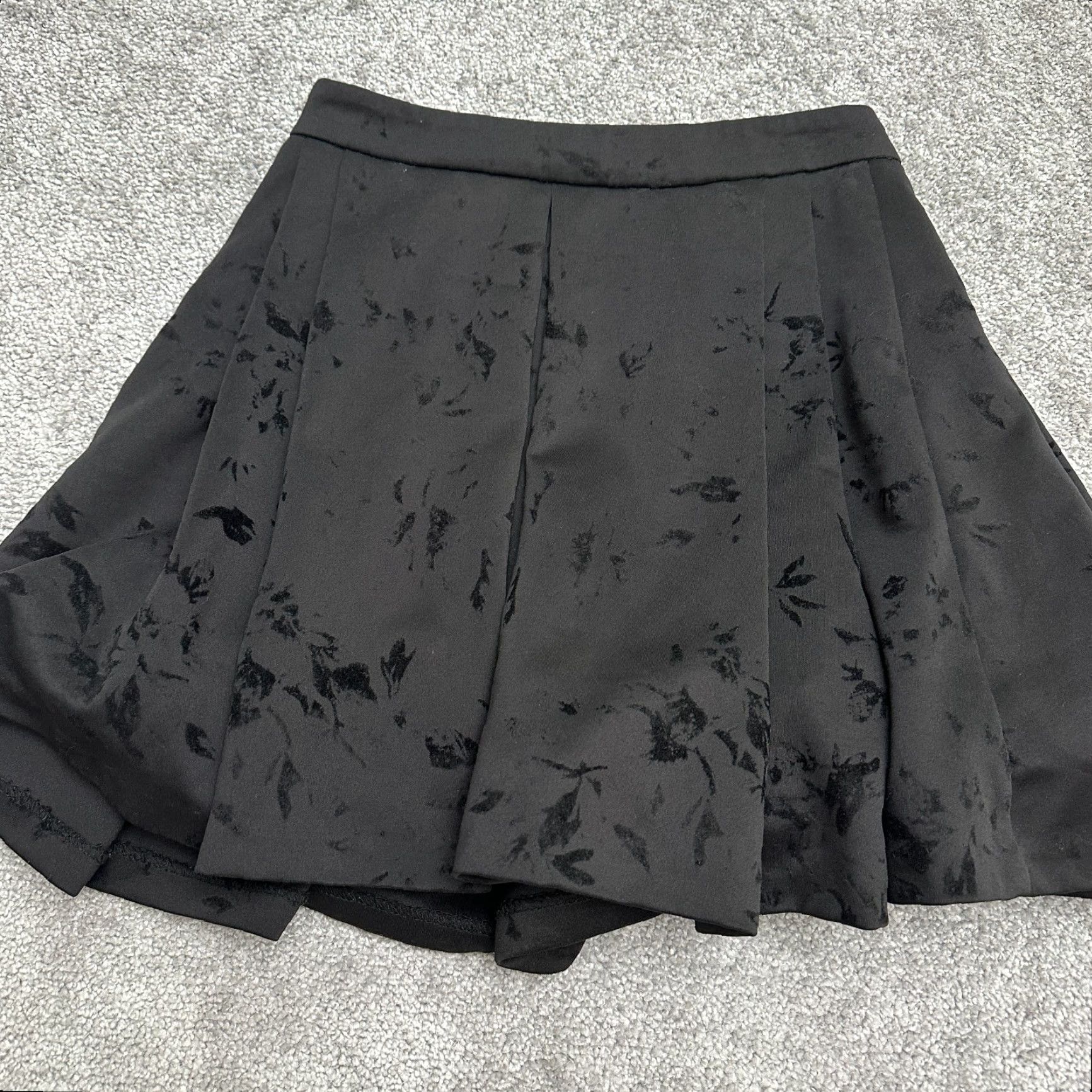 AQUA Aqua By Bloomingdale's Skirt Womens Small Black Pleated A-Line Side Zip Classic Size 28" / US 6 / IT 42 - 2 Thumbnail