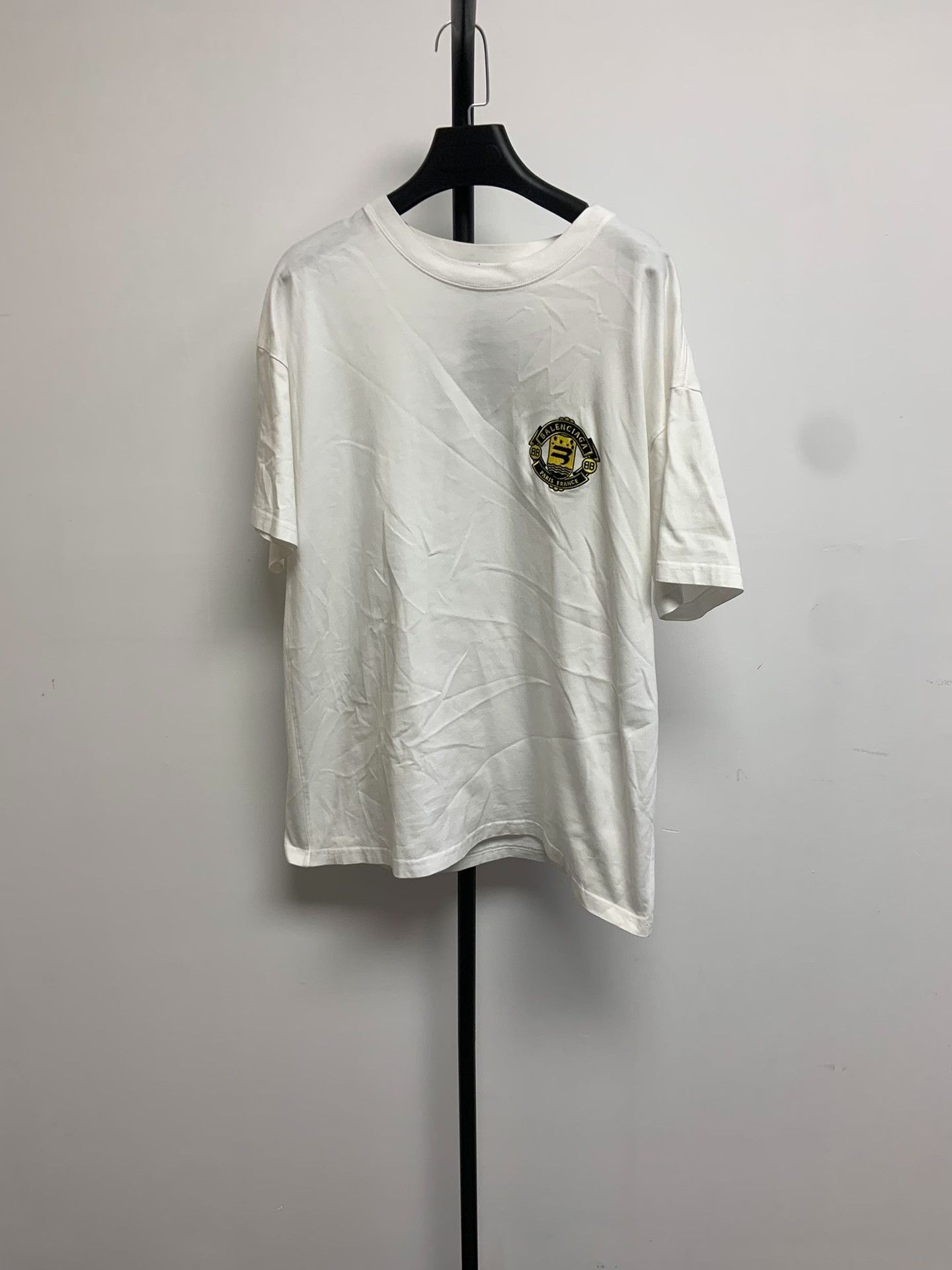 Balenciaga Balenciaga Men's Badge Crewneck Short Sleeve T-Shirt Size US L / EU 52-54 / 3 - 1 Thumbnail