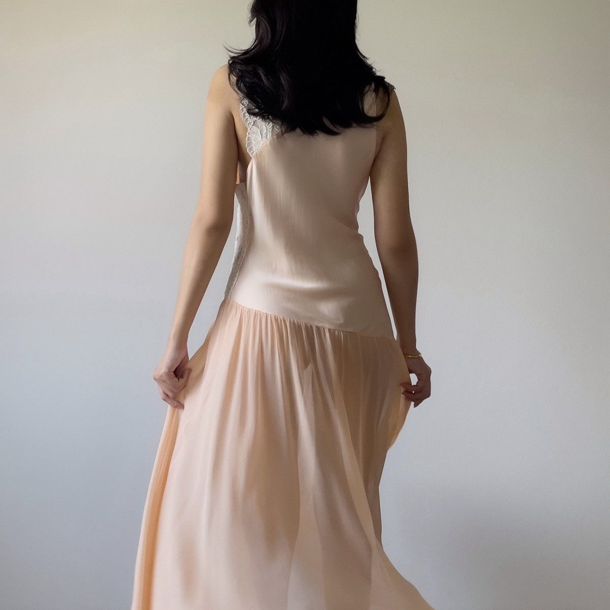 Victoria's Secret Victoria’s Secret 1990s Peach Silk & Lace Slip Gown (S–M) Size M / US 6-8 / IT 42-44 - 9 Thumbnail