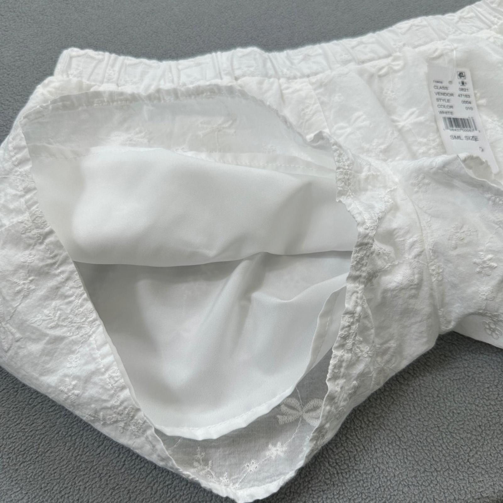 Other NWT Beverly And Beck S Shorts Womens White Floral Pacsun Size 28" / US 6 / IT 42 - 6 Thumbnail
