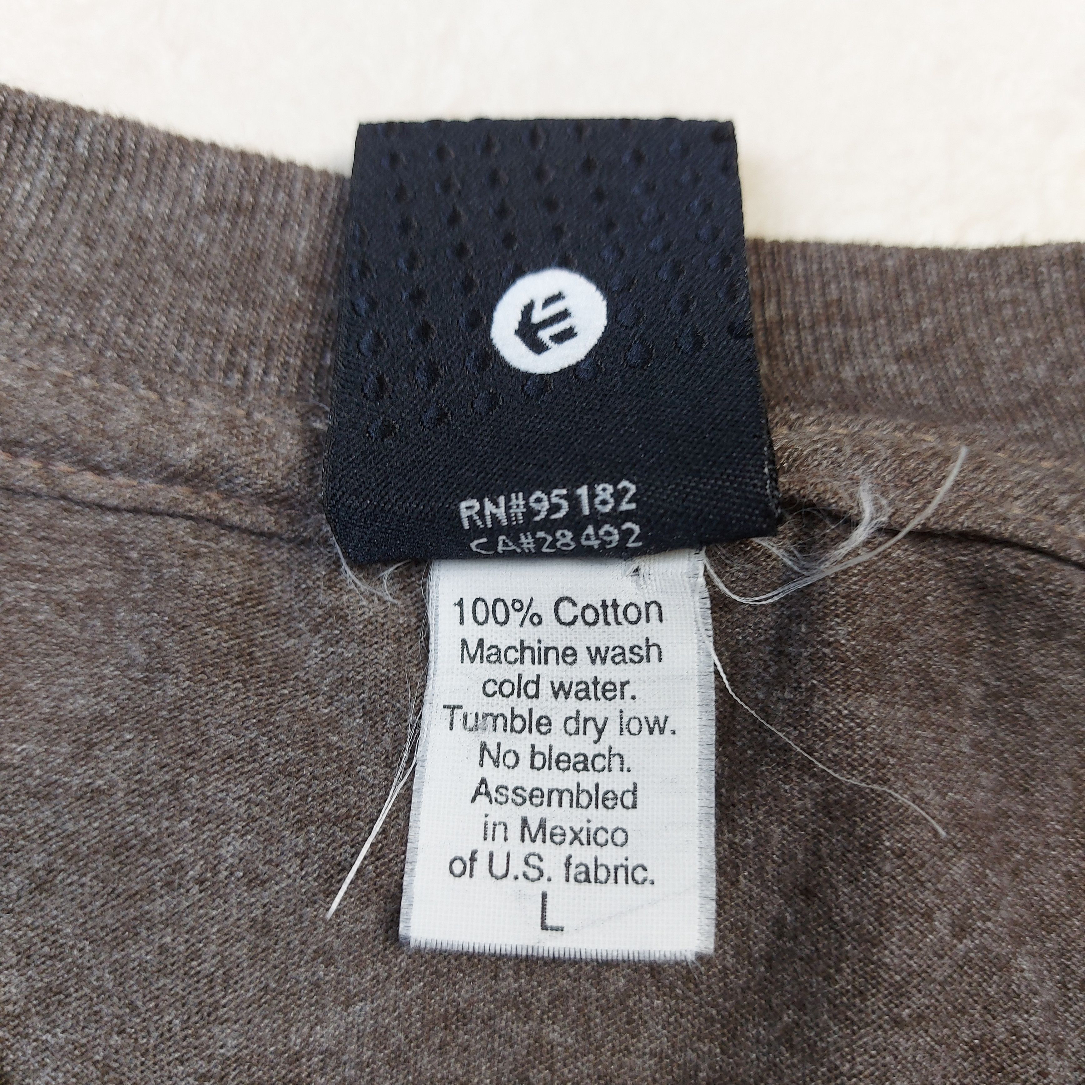 Etnies Vintage 90s Y2K Etnies Skateboards EST 1986 Long Sleeve TEE Size US L / EU 52-54 / 3 - 7 Thumbnail