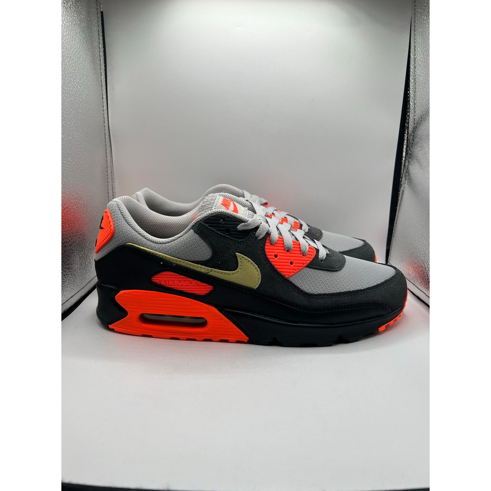 Nike Air Max 90 “Smoke Grey Hyper Crimson”size 14 men’s