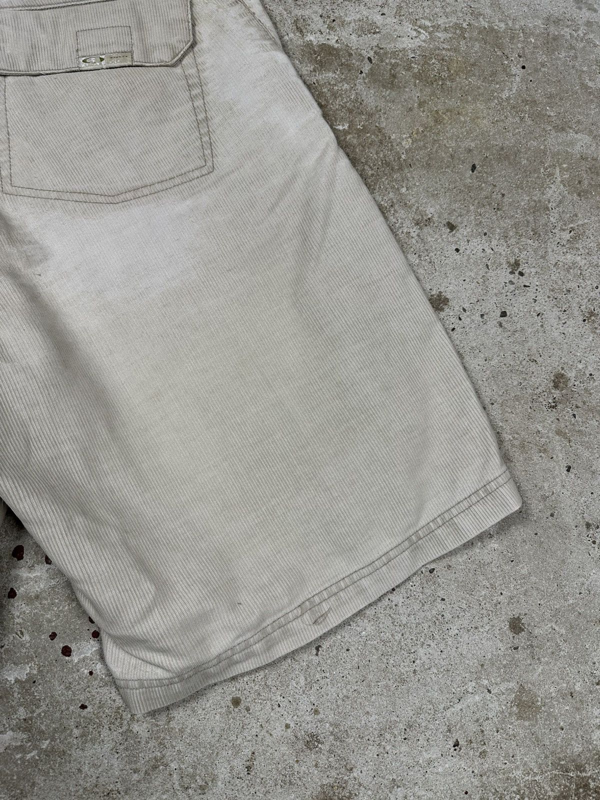 Oakley × Vintage Vintage Y2K Oakley Distressed Baggy Corduroy Shorts Cargo Size US 33 - 11 Thumbnail
