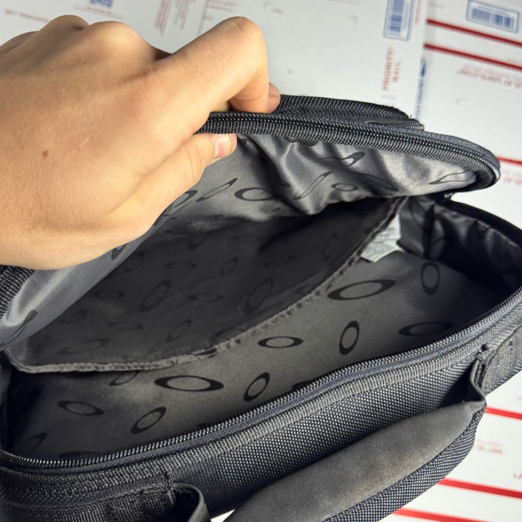 Oakley Vintage Oakley Software Bag Black Tactical Utility Messenger Size 26 - 6 Thumbnail
