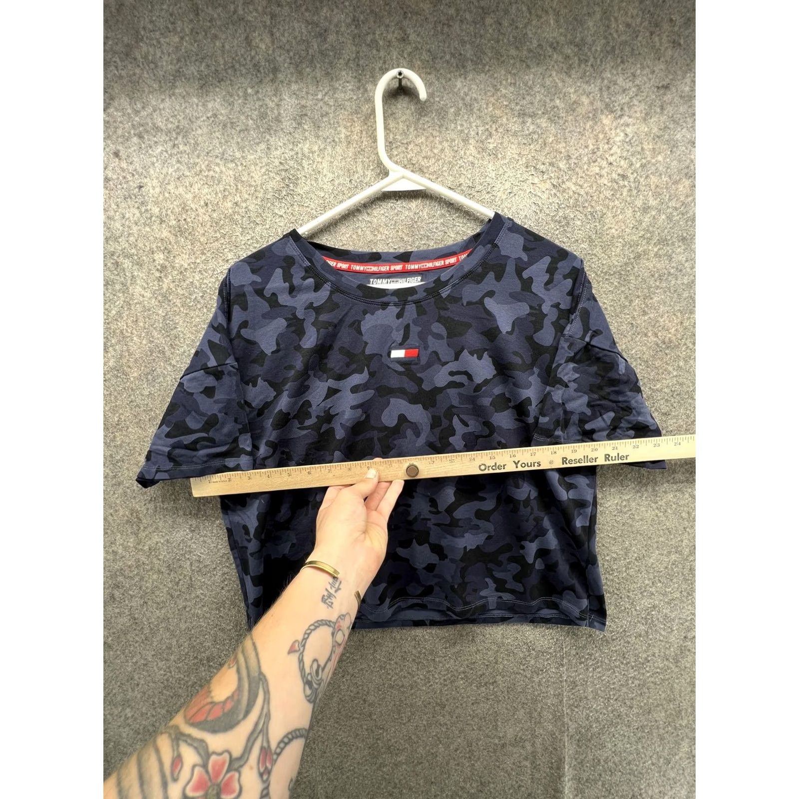 Tommy Hilfiger Tommy Hilfiger Sport Shirt Womens Large Blue Camo Logo Crew Neck Cropped Top Size L / US 10 / IT 46 - 6 Thumbnail