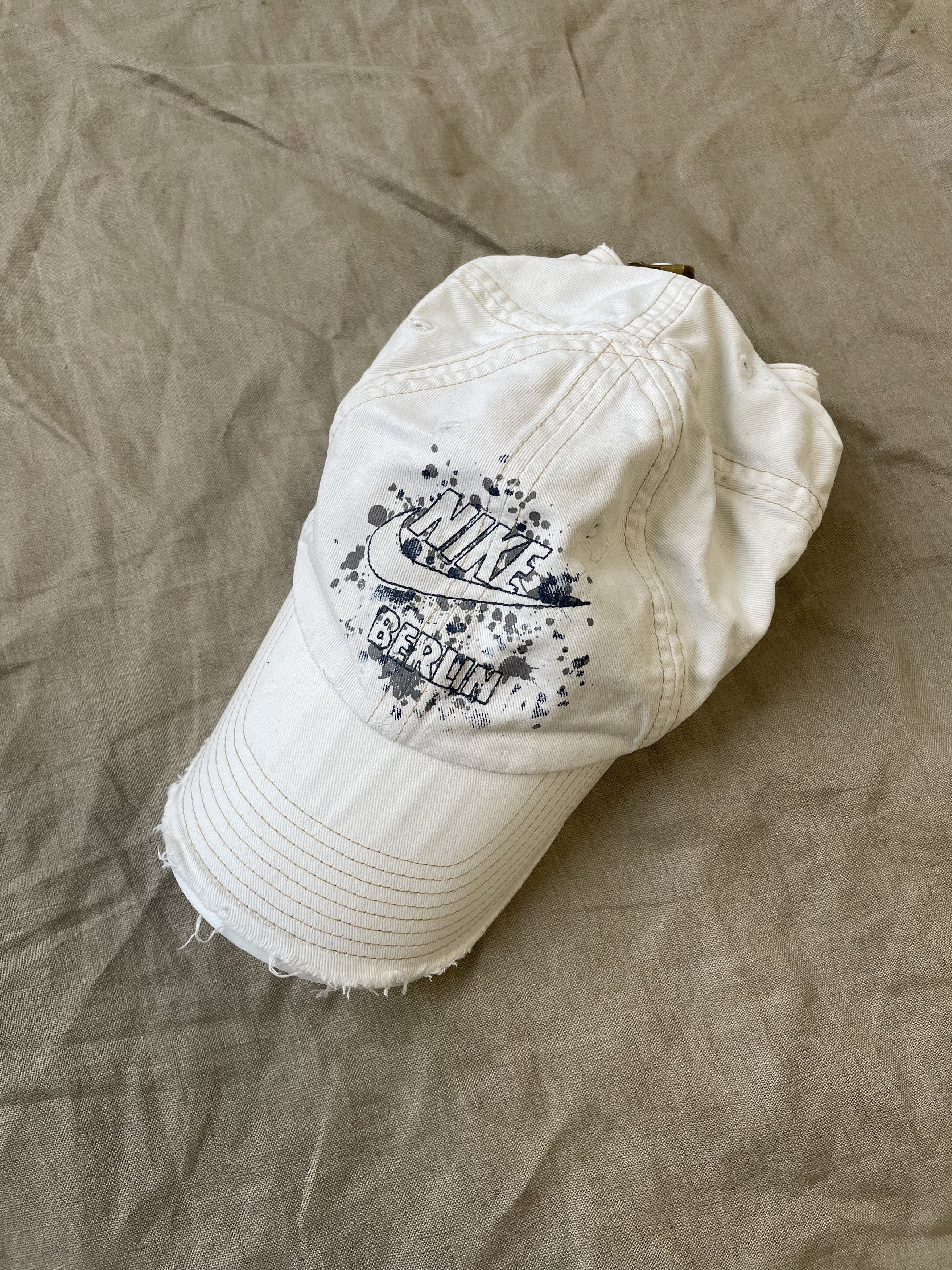 Nike Nike Berlin Distressed Vintage y2k Cap 6082AC2 Size ONE SIZE - 1 Thumbnail