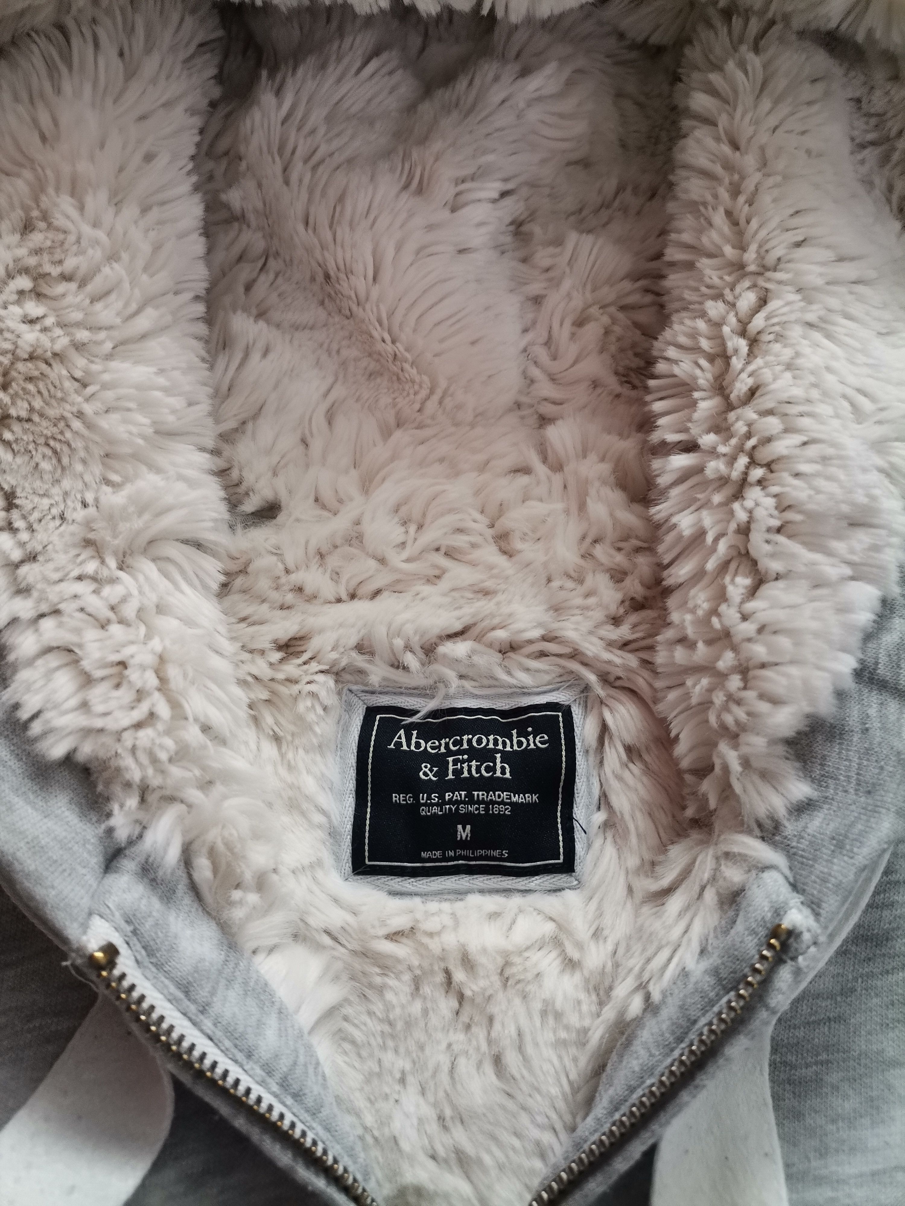 Abercrombie & Fitch Abercrombie & Fitch Women's Faux Fur Zip Up Hoodie Size M / US 6-8 / IT 42-44 - 3 Thumbnail