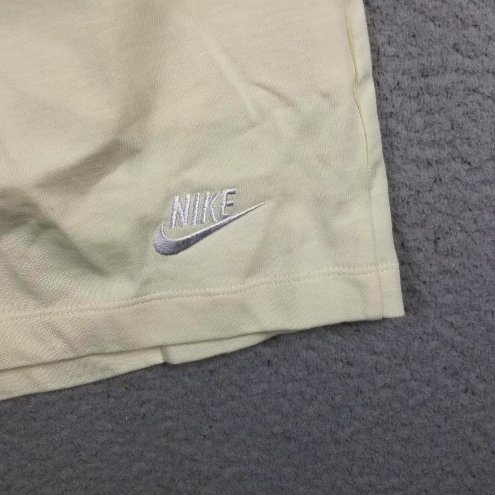 Nike Nike Shorts Women XL Loose Fit High Waist Ivory DQ3350-113 Activewear, Casual Mens? No—Women’s XL - Ivory - Nike Shorts - Loose Fit - 5 Inseam Size 40" / US 18 - 3 Thumbnail