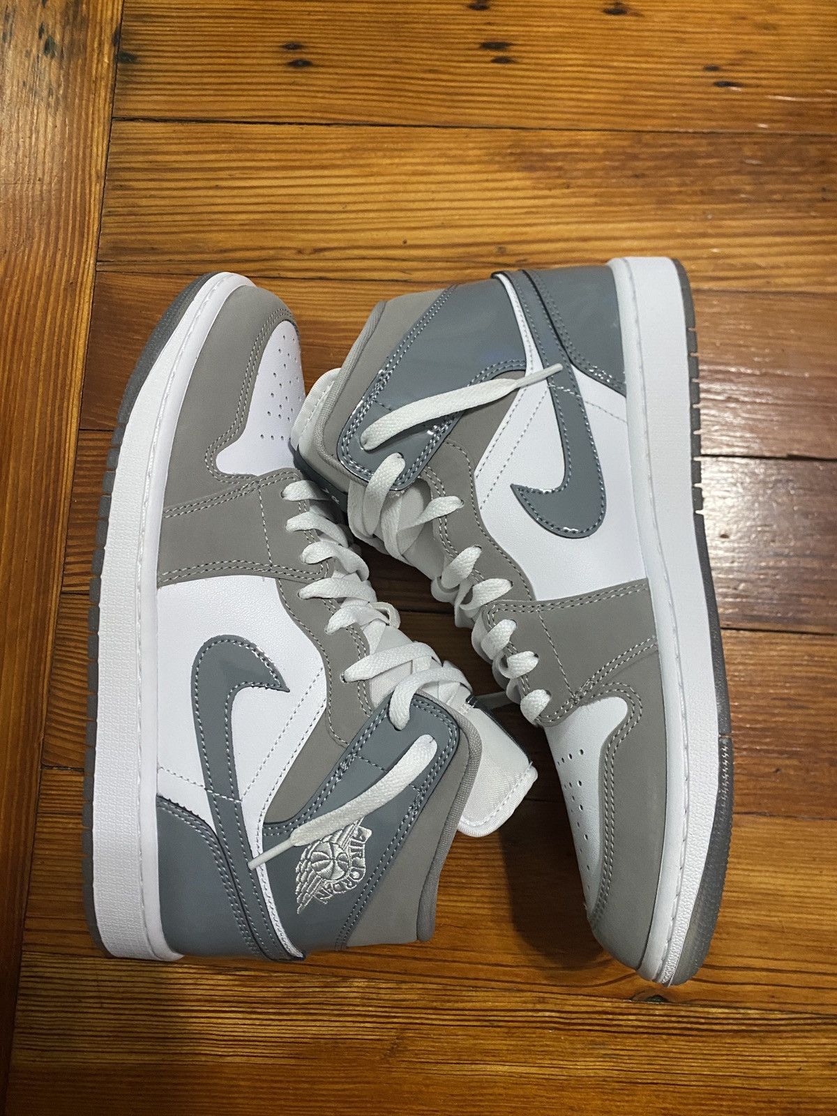 Jordan Brand Air Jordan 1 MID SE Size US 9 / EU 42 - 2 Thumbnail