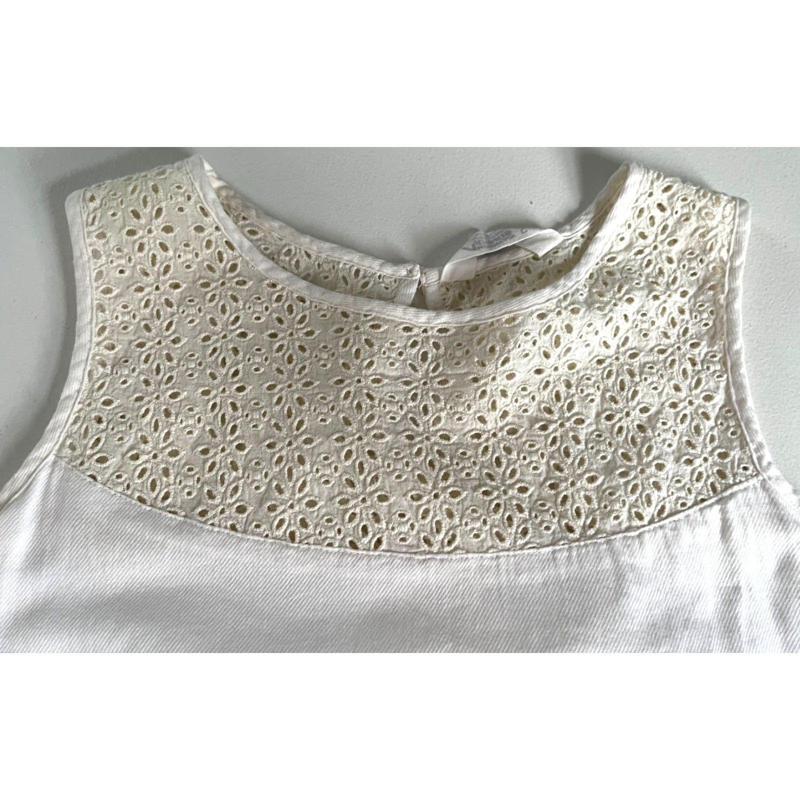 Mountain Khakis Mountain Khakis Women's Tank Shirt Sleeveless Eyelet Lace Yoke Relaxed Sz S White Beach City Classic Outdoor Lightweight Pattern Casual Shirt Womens Size S / US 4 / IT 40 - 6 Thumbnail