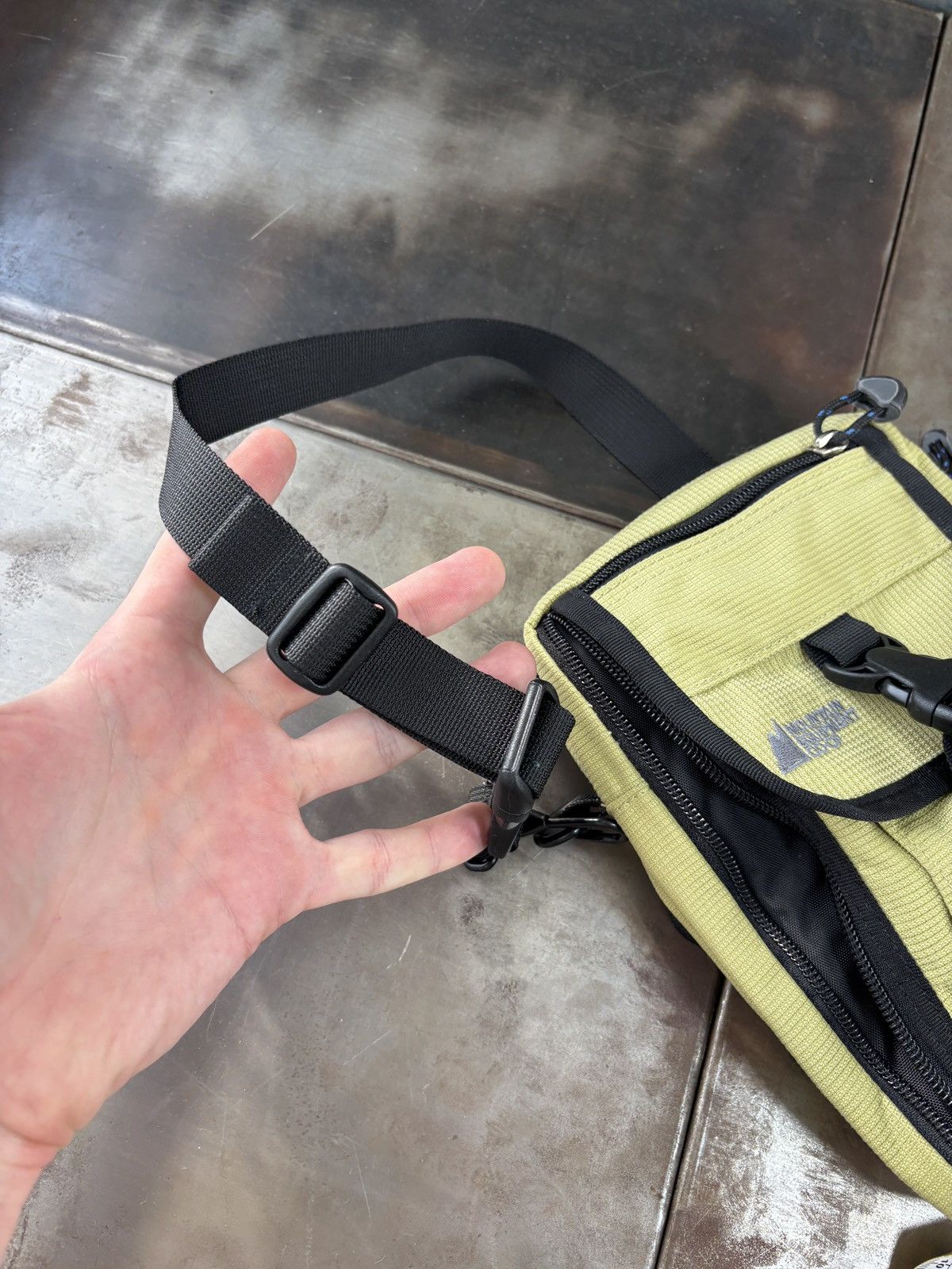 Mountain Equipment Company Vintage MEC Crossbody Bag 2000s Sling Fanny Co-op Mini Pack Size ONE SIZE - 11 Thumbnail