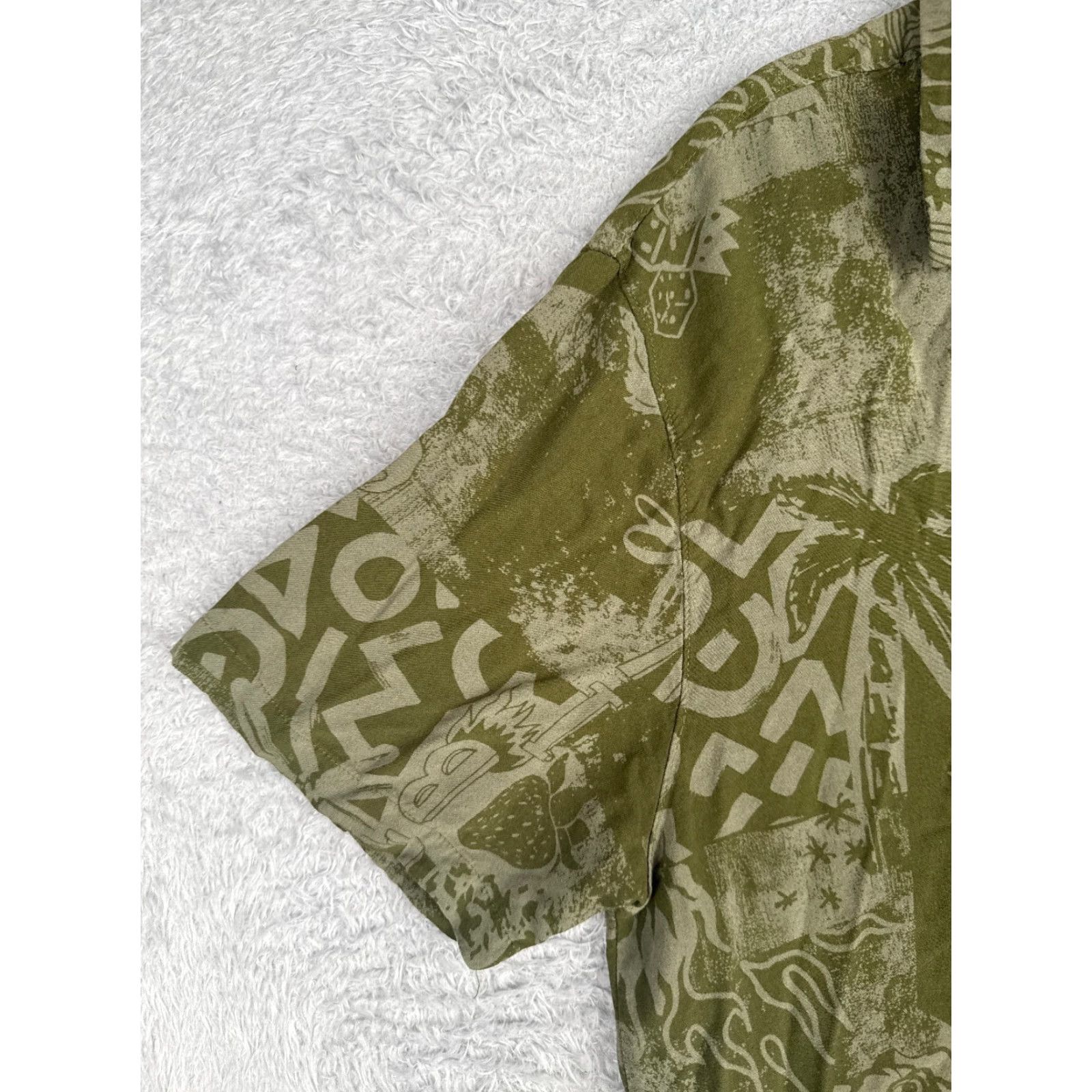 Vintage No Boundaries Men Shirt XL Green Floral Palm Vibes 100% Rayon Hawaiian Size US XL / EU 56 / 4 - 3 Thumbnail