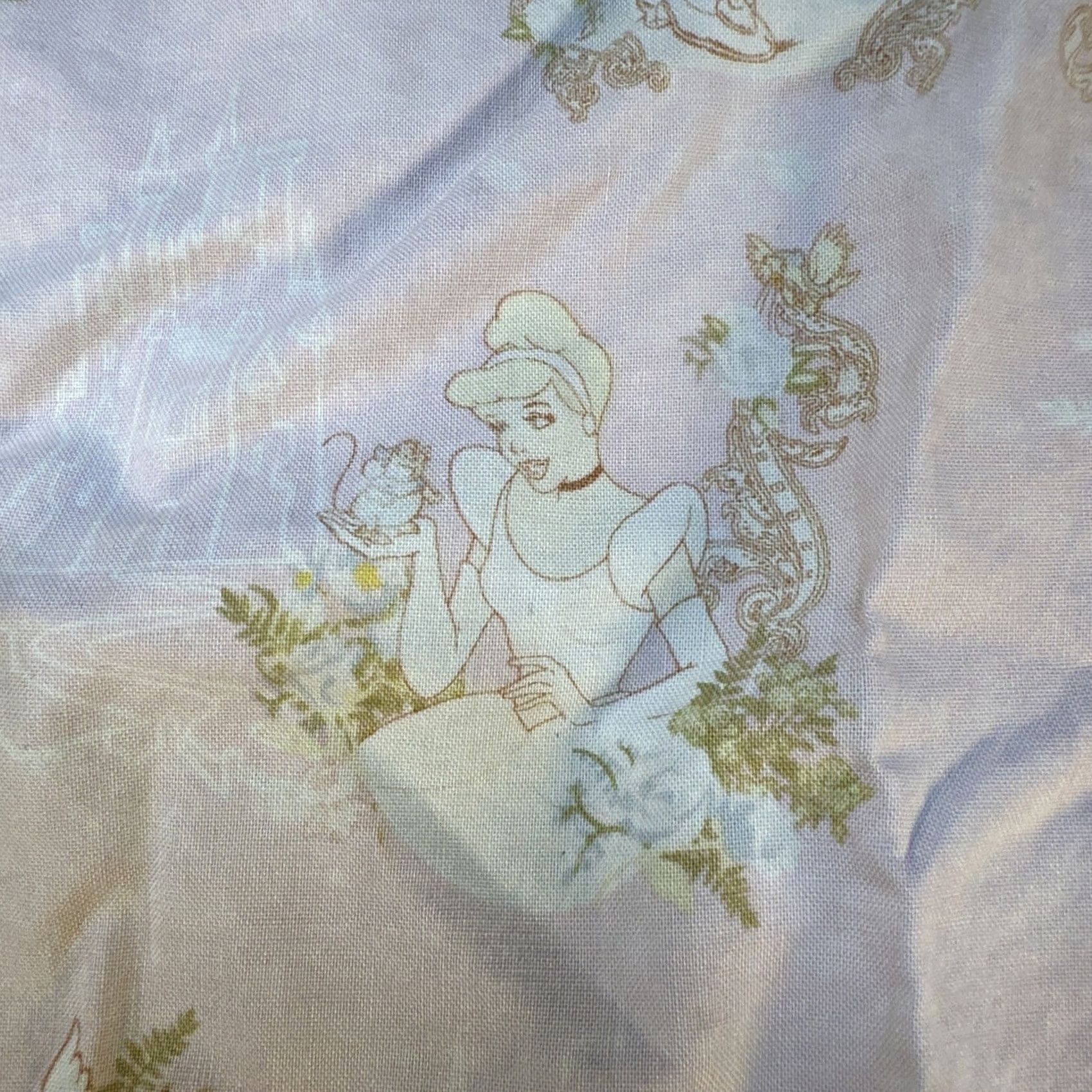 Disney Disney Women's Scrubs Shirt 3XL White Jasmine Snow White Cinderella Princesses Disney Women Size XXL / US 16-18 / IT 52-54 - 3 Thumbnail
