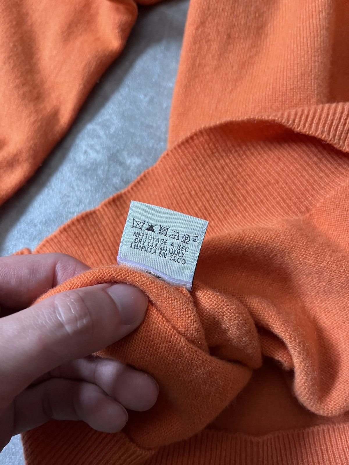 Hermes Hermes orange cashmere sweater V-neck Size US M / EU 48-50 / 2 - 13 Thumbnail
