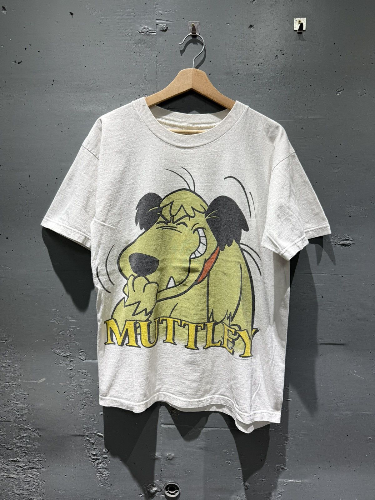 Vintage Vintage t shirt muttley 1997 Size US L / EU 52-54 / 3 - 1 Thumbnail