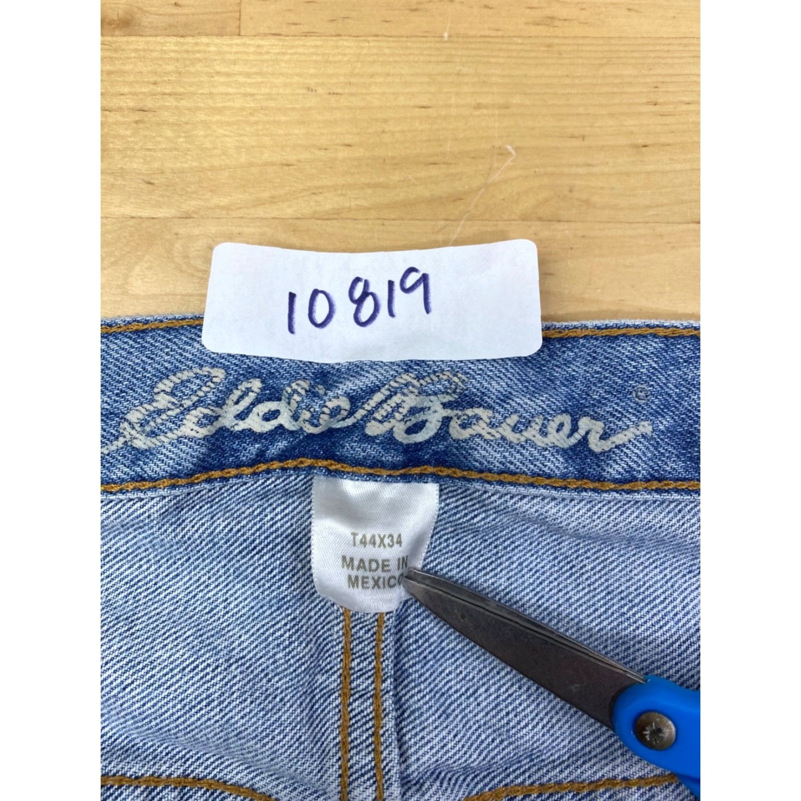 Eddie Bauer VINTAGE Eddie Bauer Denim Jeans Mens 44x34 Blue Light Wash Straight Regular 31in 10819 Size US 44 / EU 60 - 4 Thumbnail