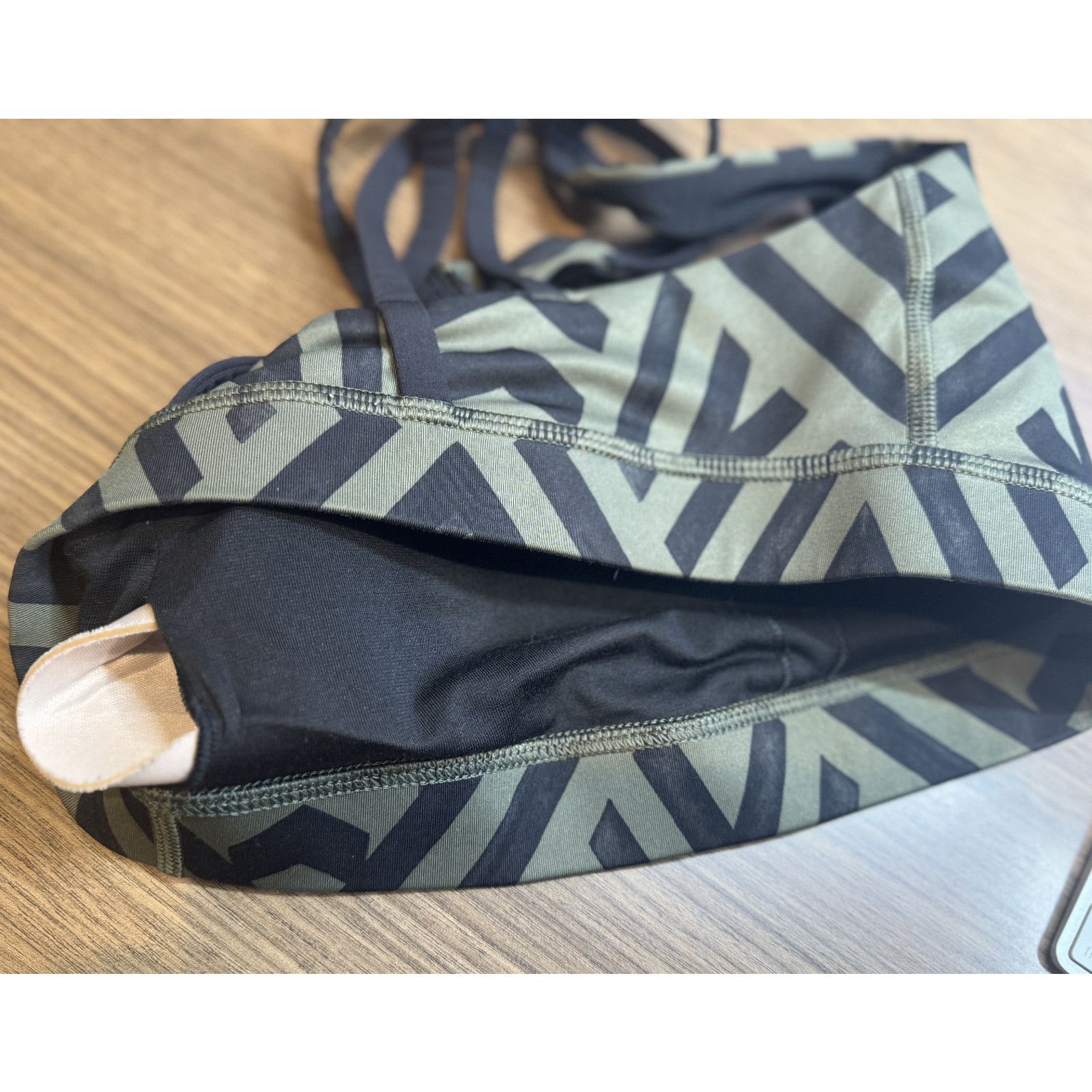 Lululemon Lululemon Energy Bra Chevron Shuffle Fatigue Green Blk 4 $48 Size S / US 4 / IT 40 - 6 Thumbnail