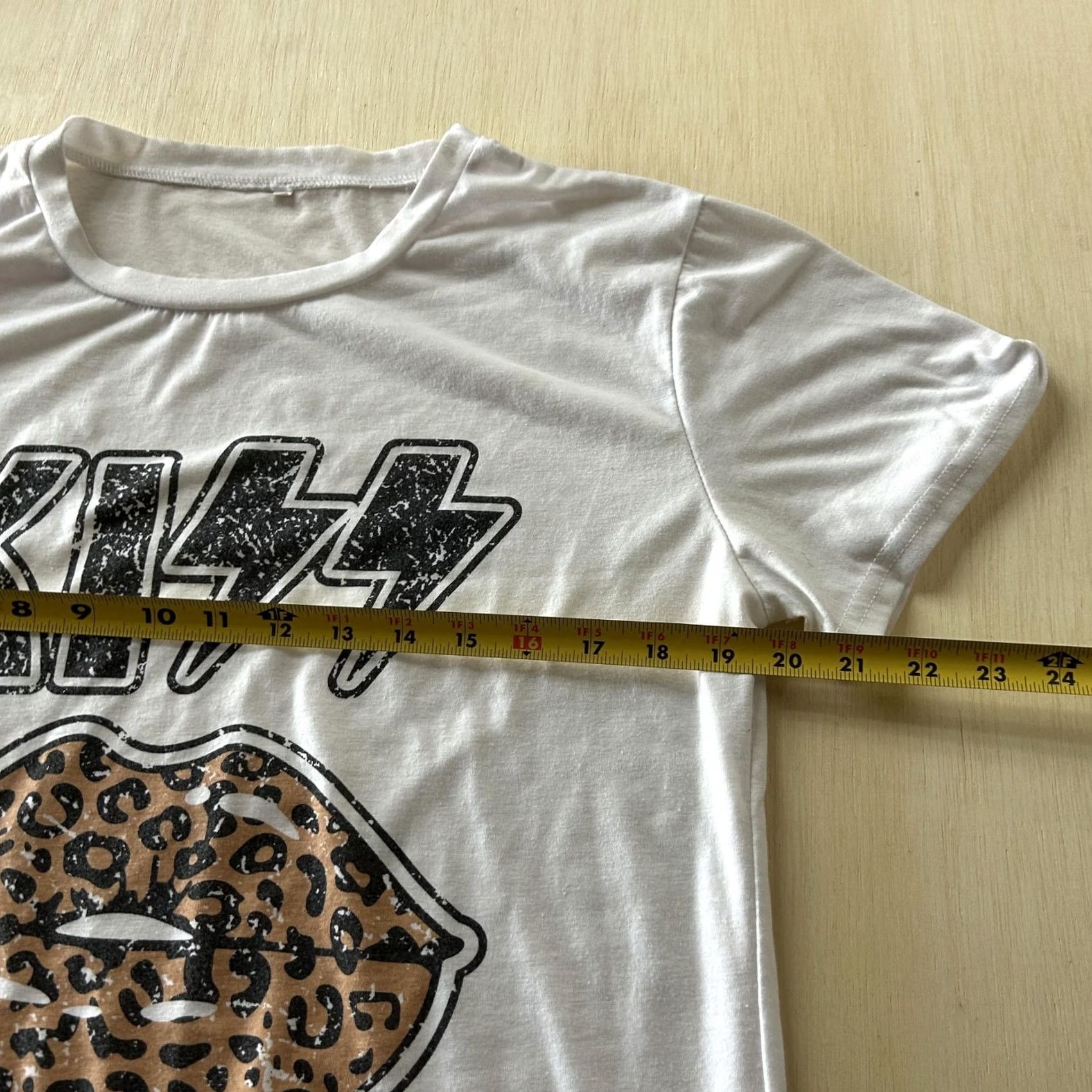 Vintage KISS Shirt Womens Large White Leopard Lips Graphic Band Rock Tee T-Shirt Size L / US 10 / IT 46 - 6 Thumbnail
