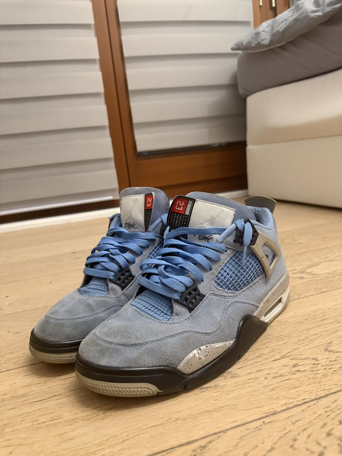 Nike Jordan 4 “University Blue” Size US 10.5 / EU 43-44 - 2 Thumbnail