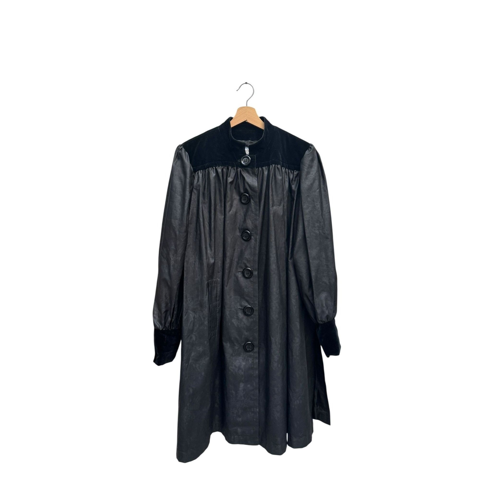 Yves Saint Laurent Vintage Black Velvet & Silk Coat Size M / US 6-8 / IT 42-44 - 1 Thumbnail