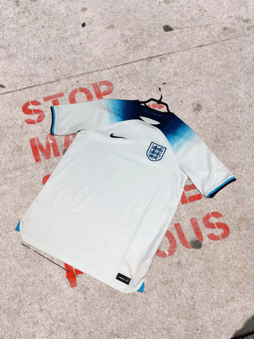 Nike KIDS NIKE England Home Jersey Vintage StreetWear Size US XL / EU 56 / 4 - 1 Thumbnail